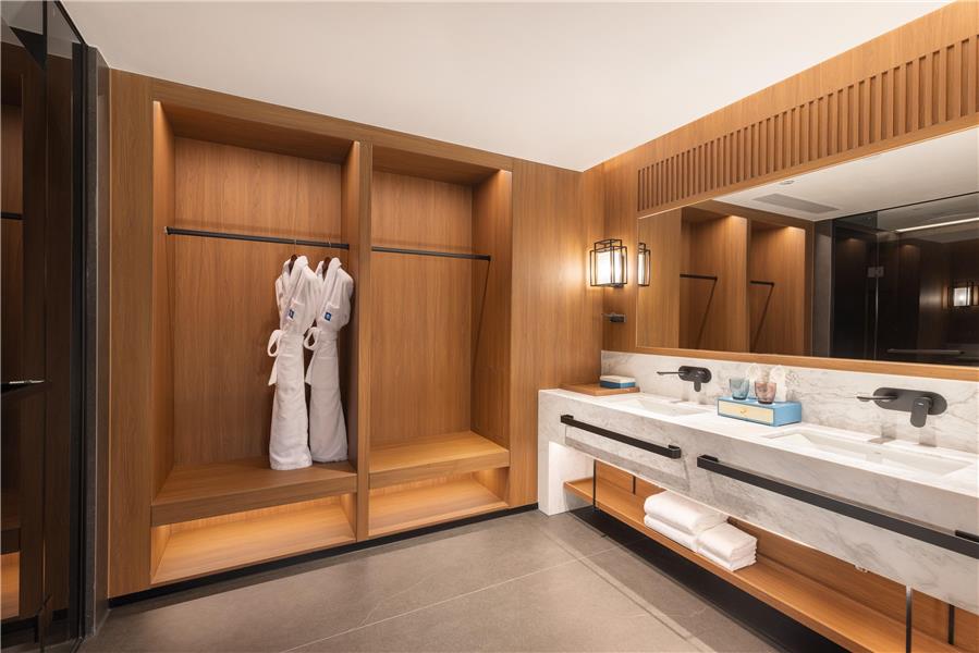 Guest Room,Bathroom,On-Site