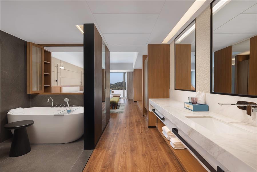 Guest Room,On-Site