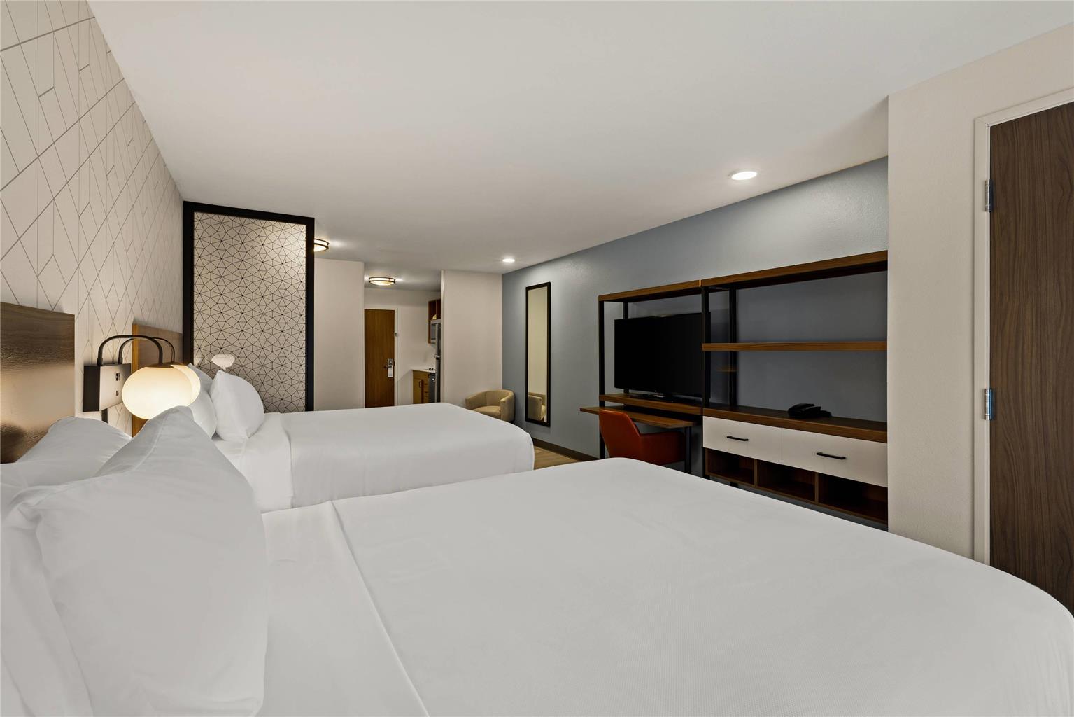 EVERHOME SUITES CLARKSVILLE FT CAMP-guestroom-Guest Room,On-Site.jpg