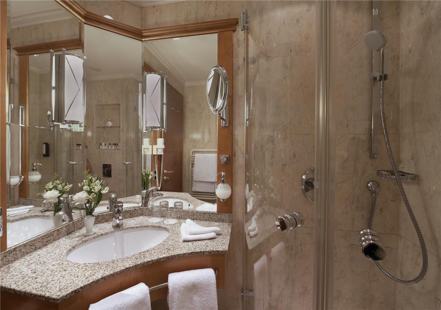 HOTEL AM JAEGERTOR-guestroom-Guest Room,Bathroom,On-Site.jpg