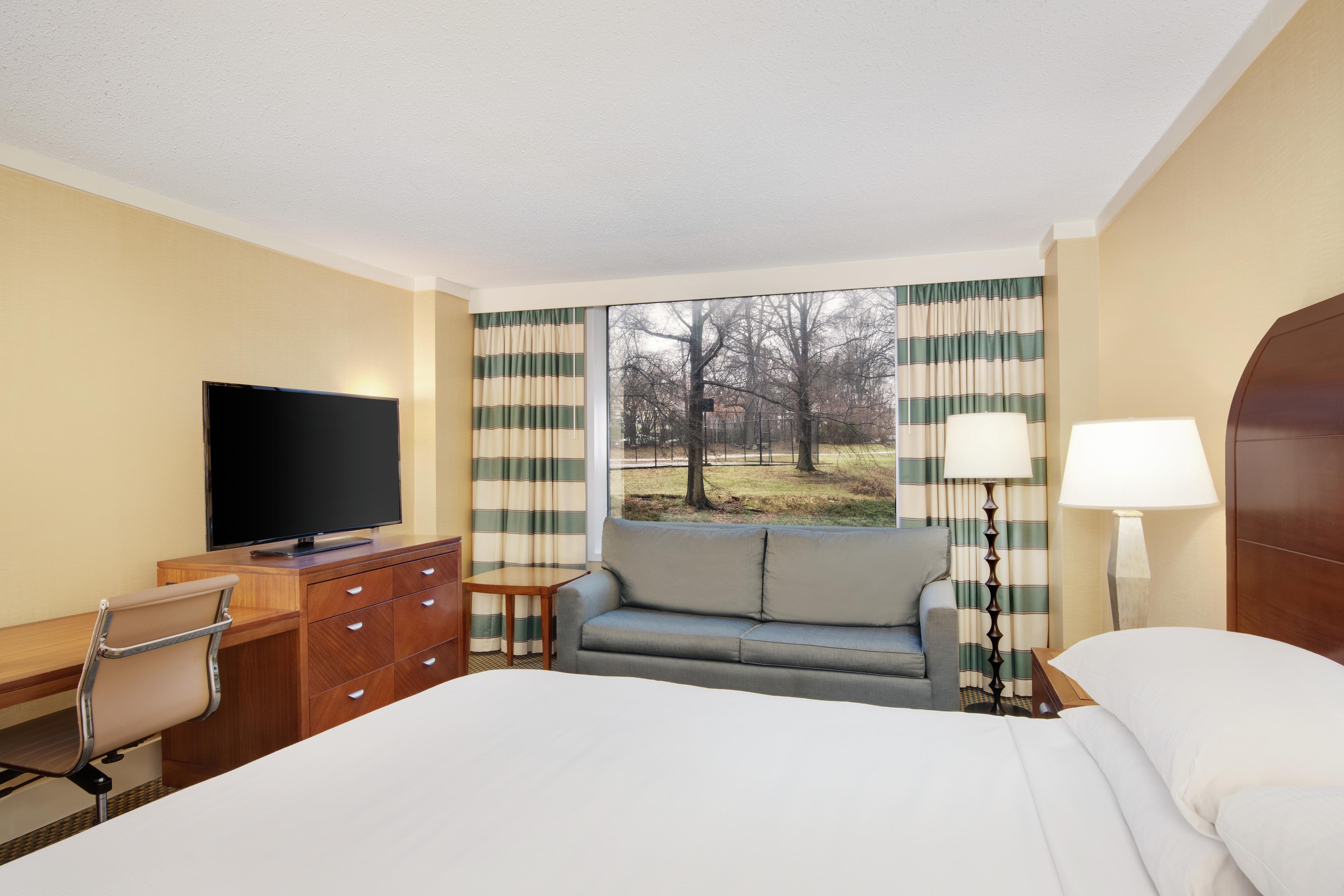 DoubleTree by Hilton Stamford - Tap to explore photos