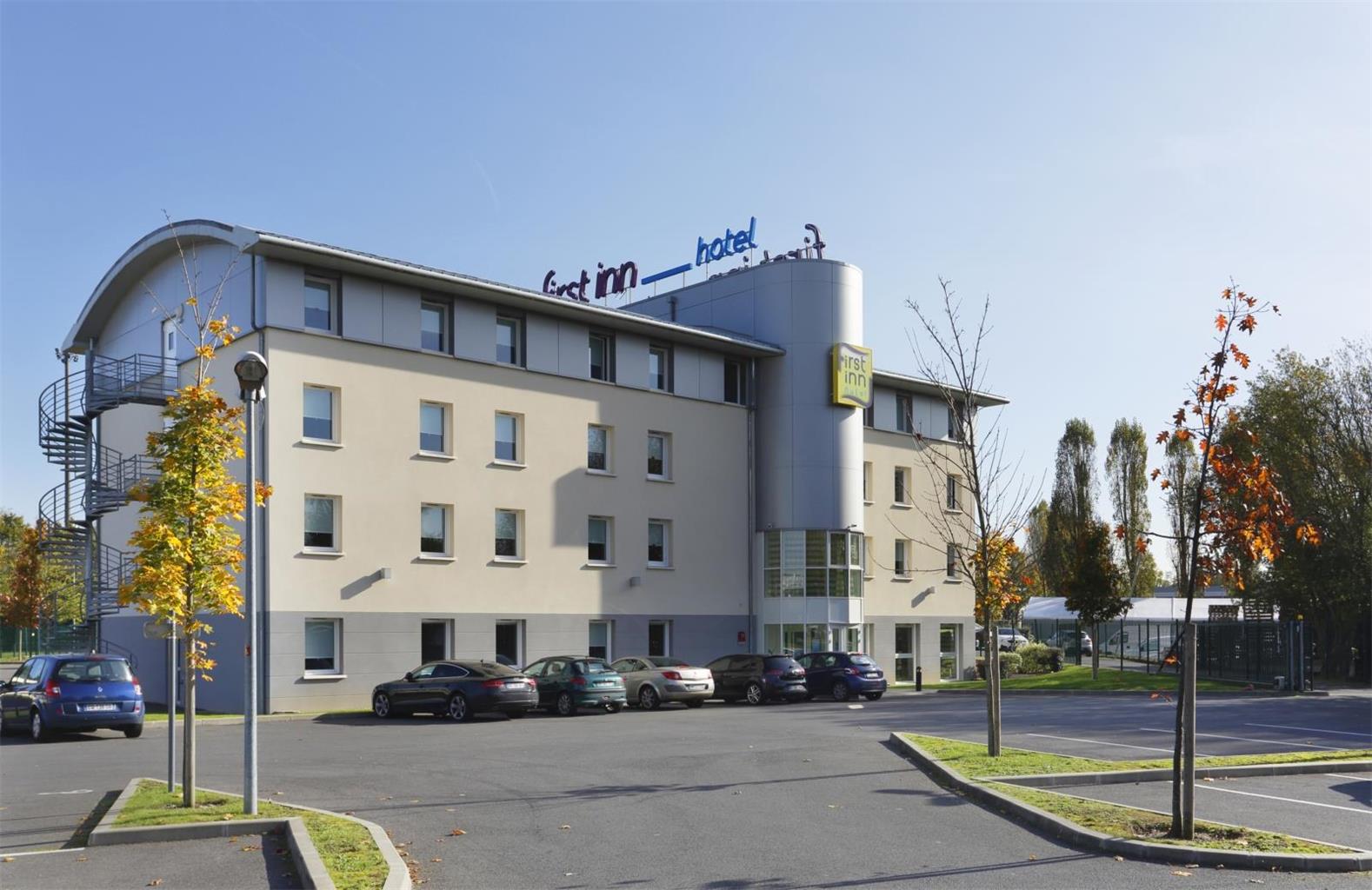First Inn Hotel