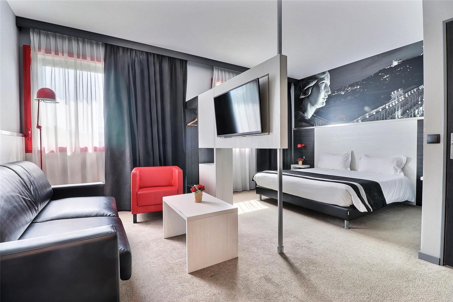 HOTEL DES LUMIERES MEYZIEU-guestroom-Guest Room,Suite,On-Site.jpg