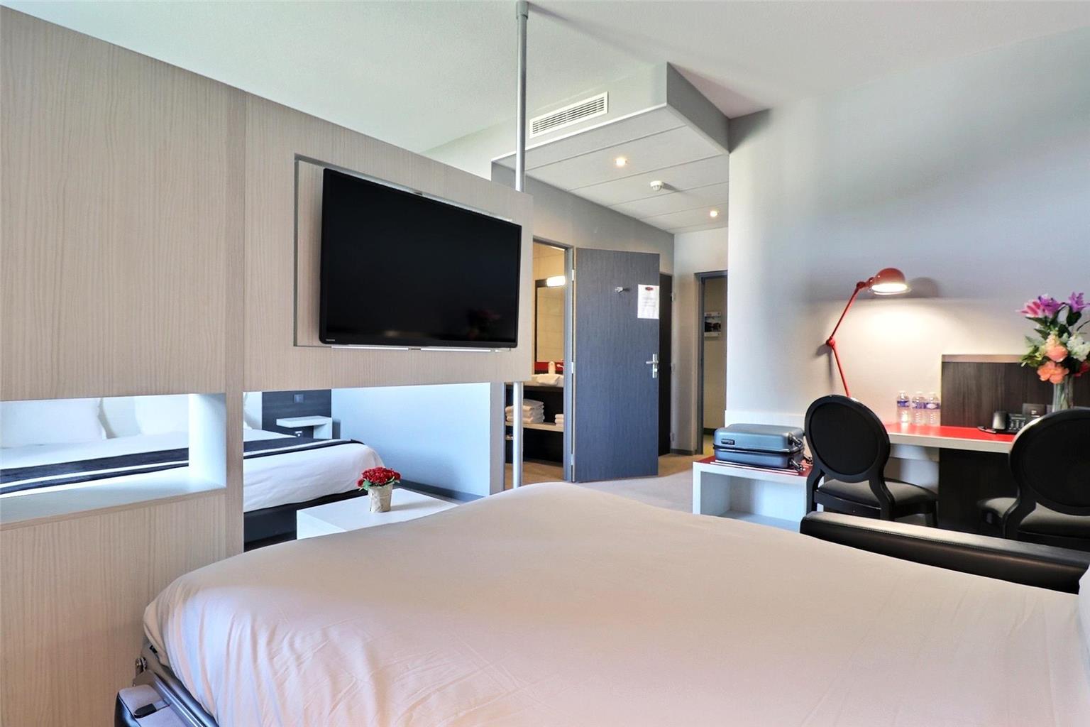 HOTEL DES LUMIERES MEYZIEU-guestroom-Guest Room,On-Site.jpg