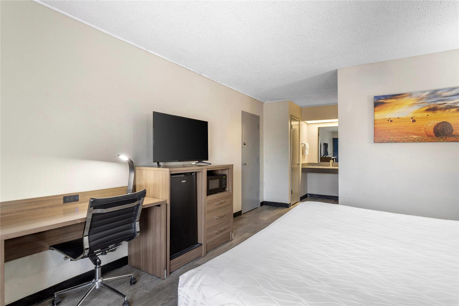 DAYS INN VICTORIA TX EAST-guestroom-Guest Room,On-Site.jpg