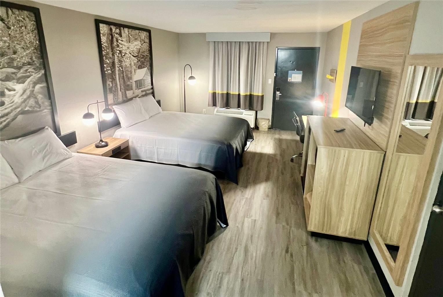 Super 8 by Wyndham Manchester