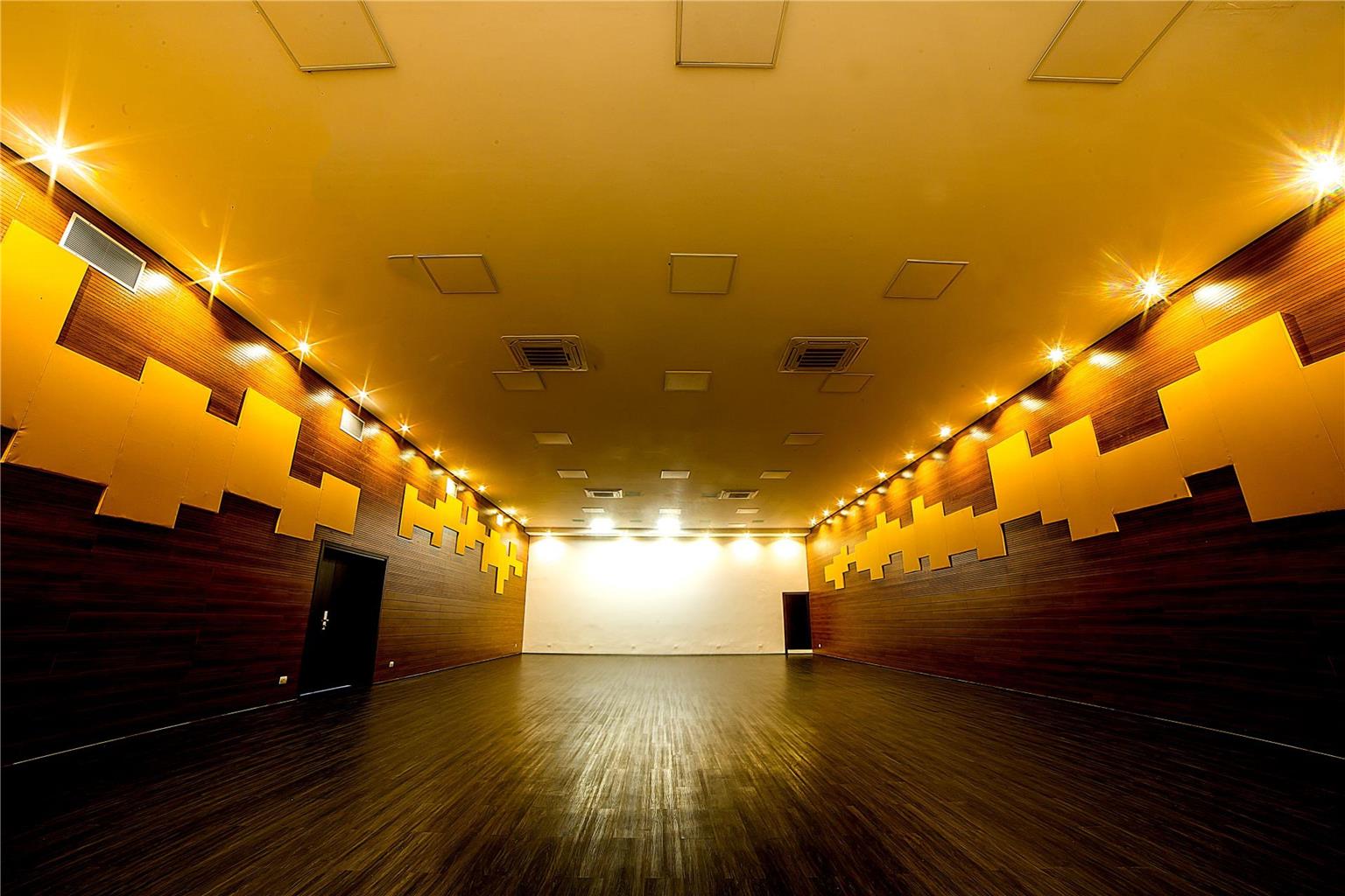 https://media.iceportal.com/187461/photos/90023555_L.jpg