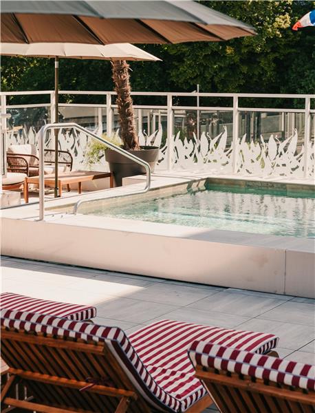 Pool,On-Site,Outdoor/Exterior,Property Amenity,Recreation