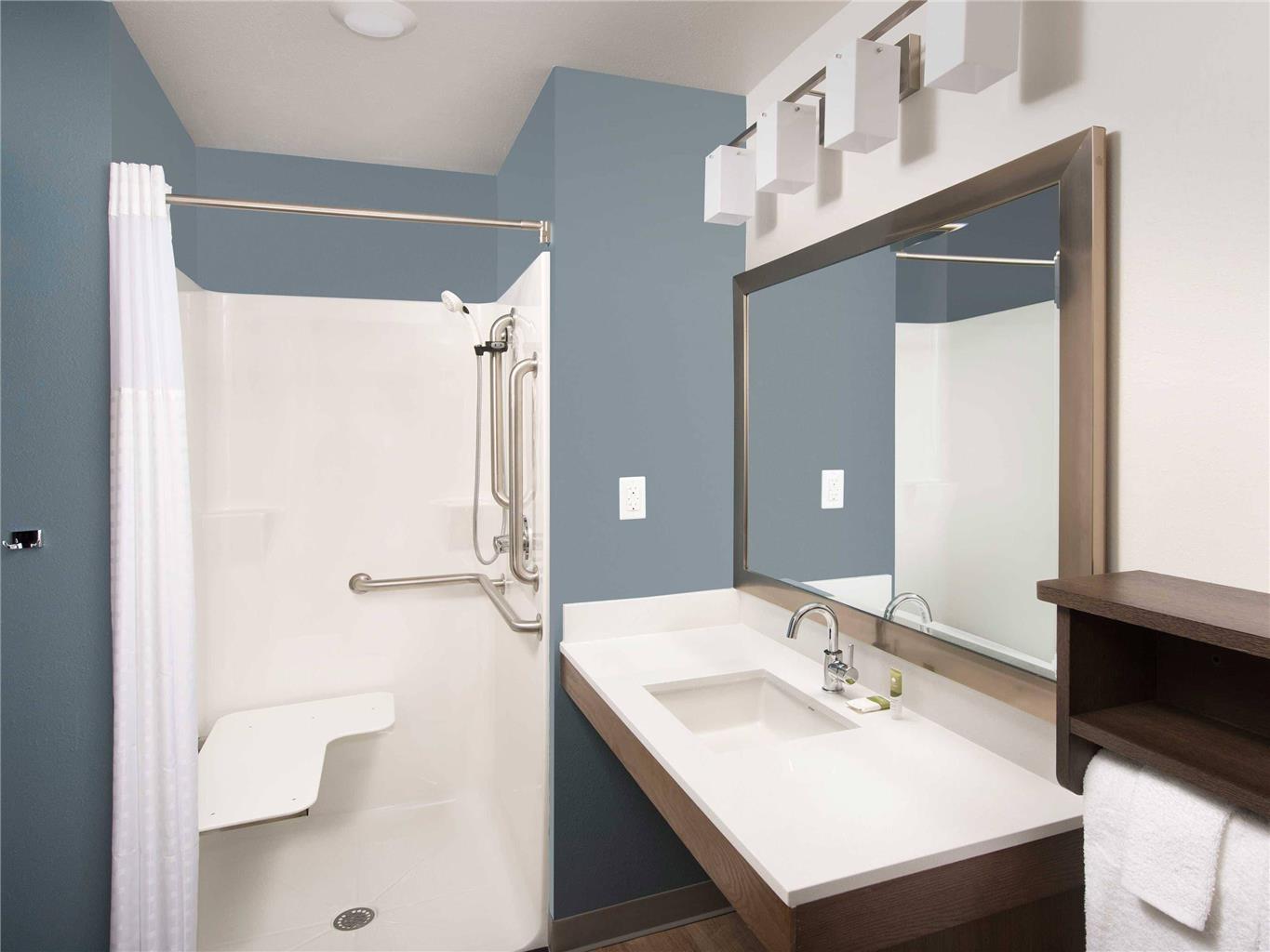 WOODSPRING SUITES MANTECA - STOCKTO-guestroom-Guest Room,Bathroom,On-Site.jpg