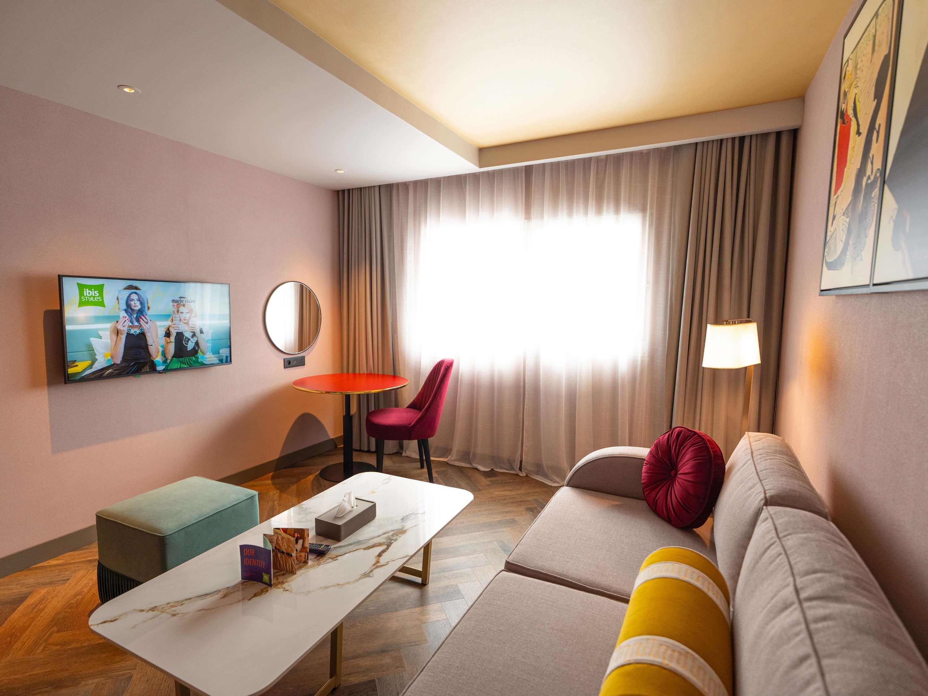 IBIS STYLES KINSHASA Room Type - Suite 1 Kg bed Exec