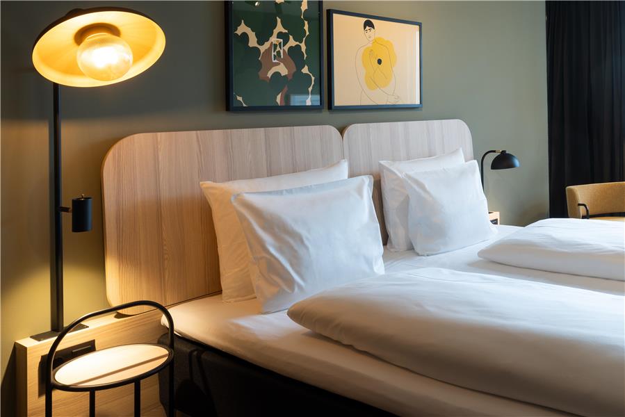 Guest Room,Bed,Arts and Entertainment,On-Site,DÃ©cor detail