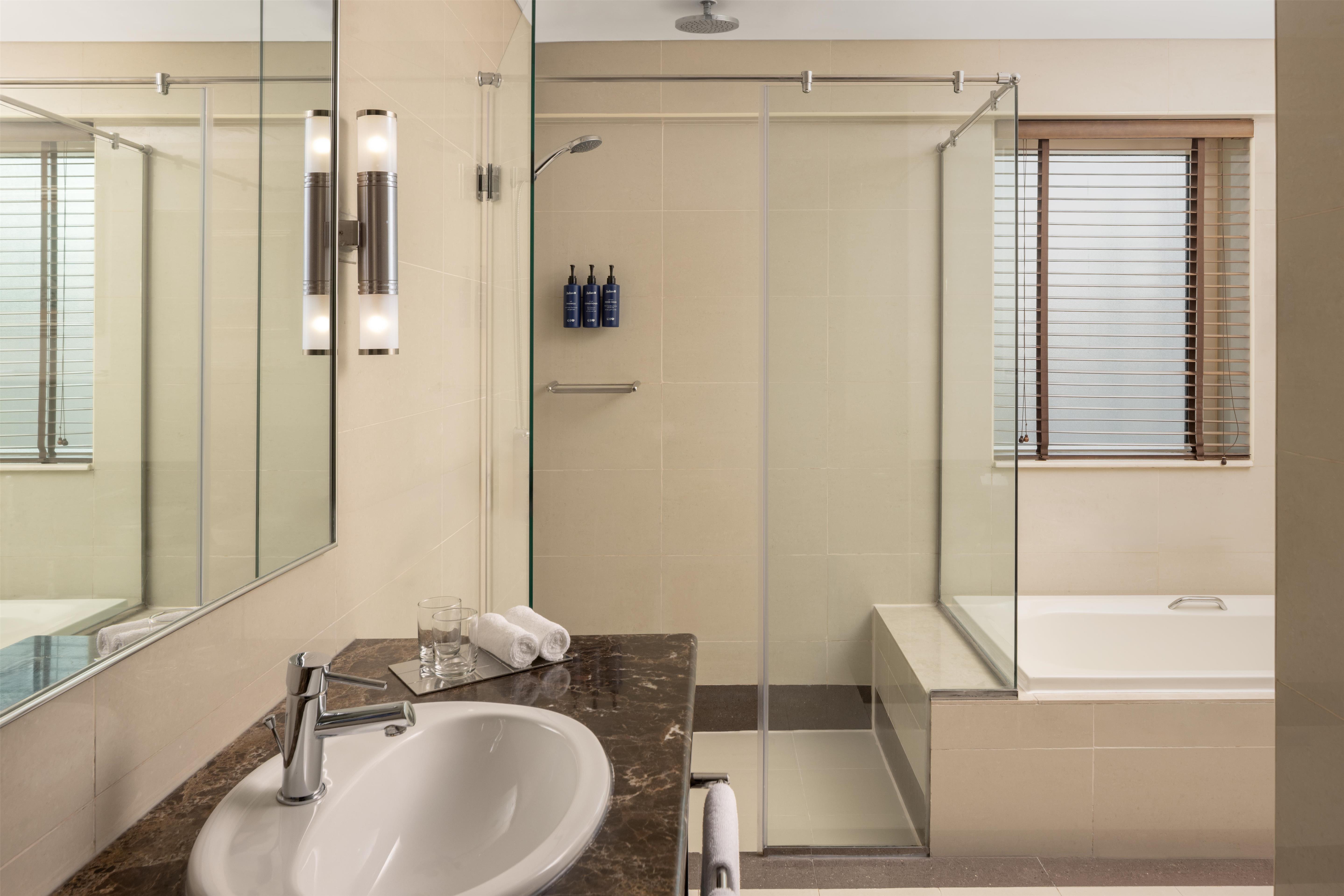 Radisson Blu Hotel, Dubai Barsha Heights Room Type - Executive Room - Lounge Access