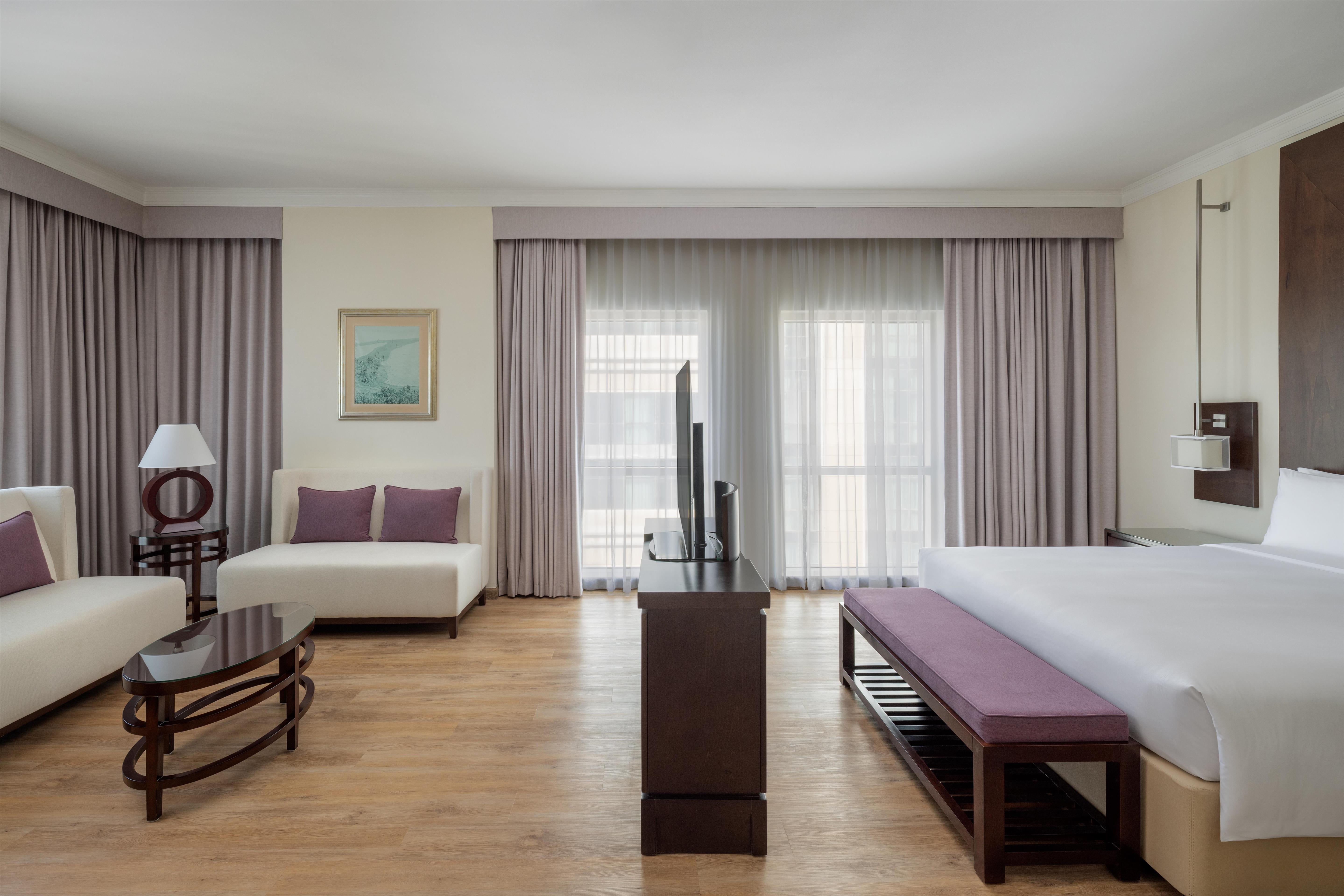 Radisson Blu Hotel, Dubai Barsha Heights Room Type - Executive Suite - Lounge Access