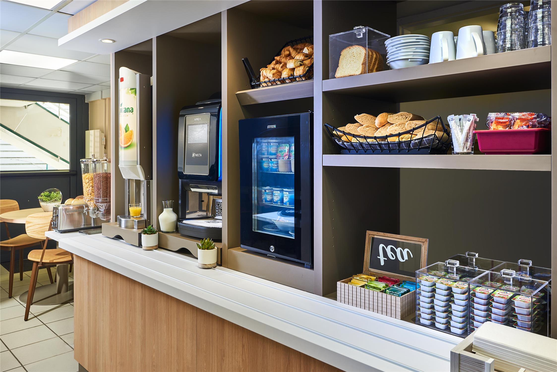HOTEL PREMIERE CLASSE WARSAW AIRPORT - null