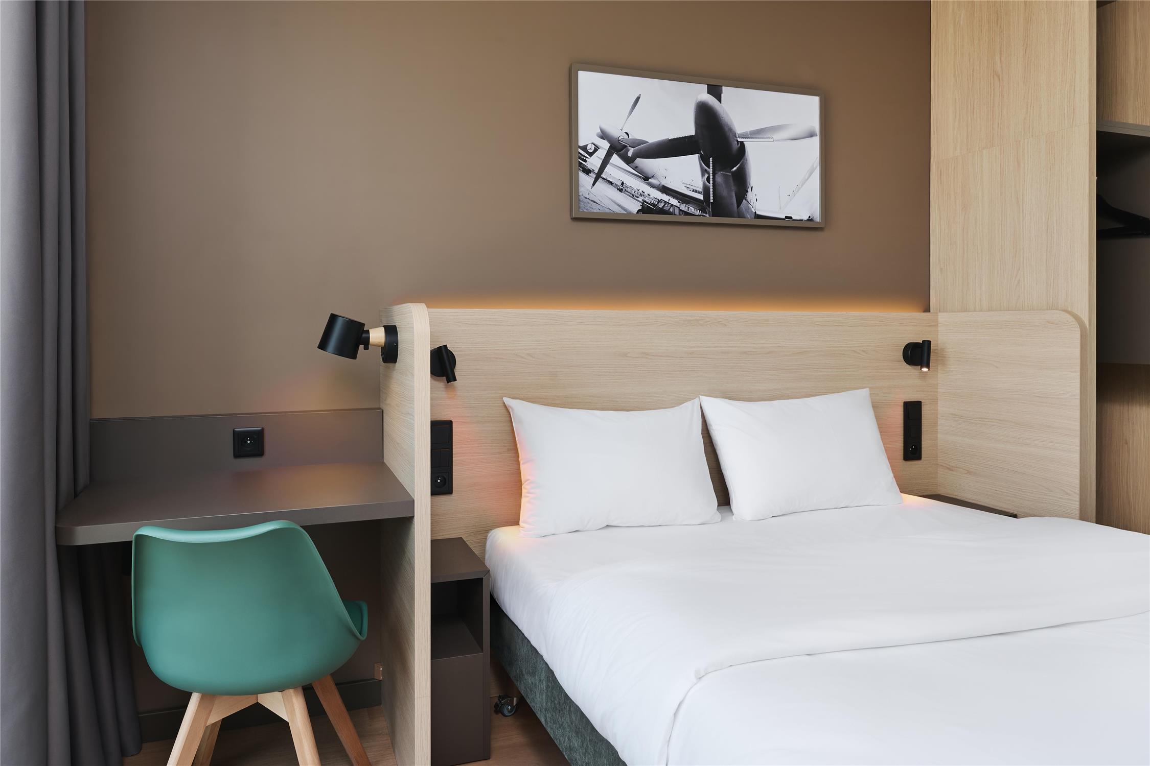 HOTEL PREMIERE CLASSE WARSAW AIRPORT - null