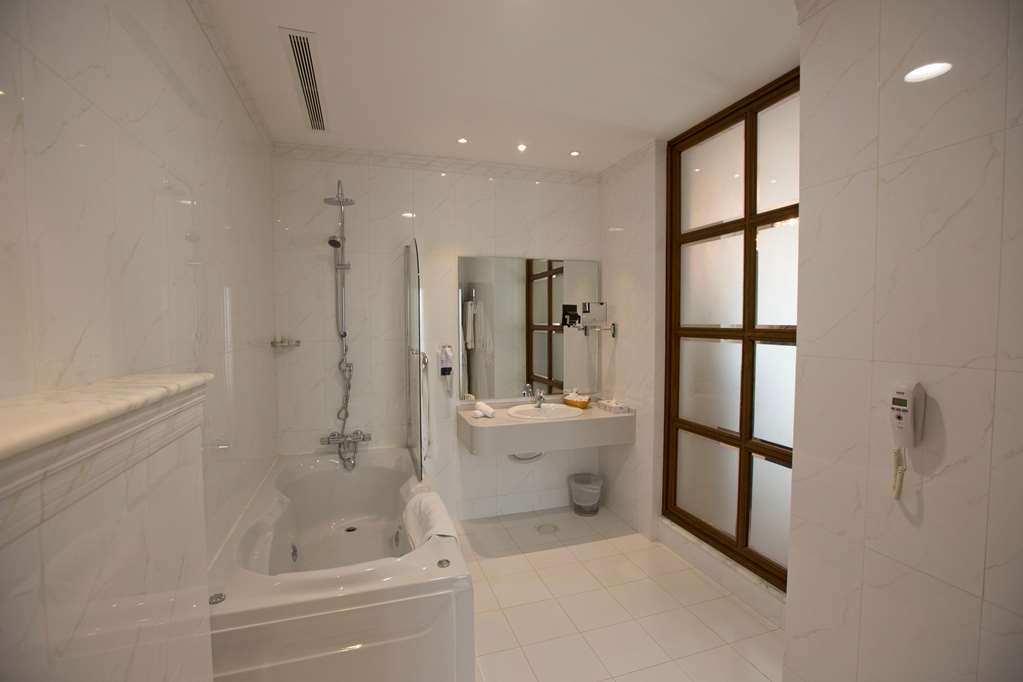 AMMAN INTERNATIONAL-guestroom-Guest Room,Bathroom,On-Site.jpg