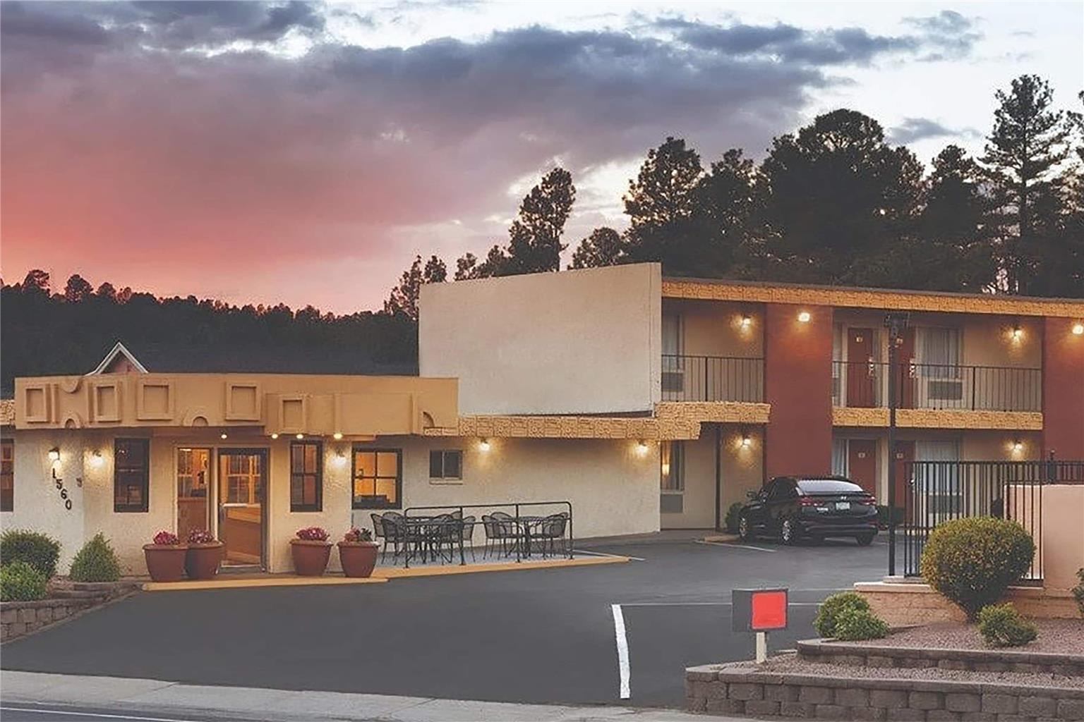 Kings House Motor Hotel