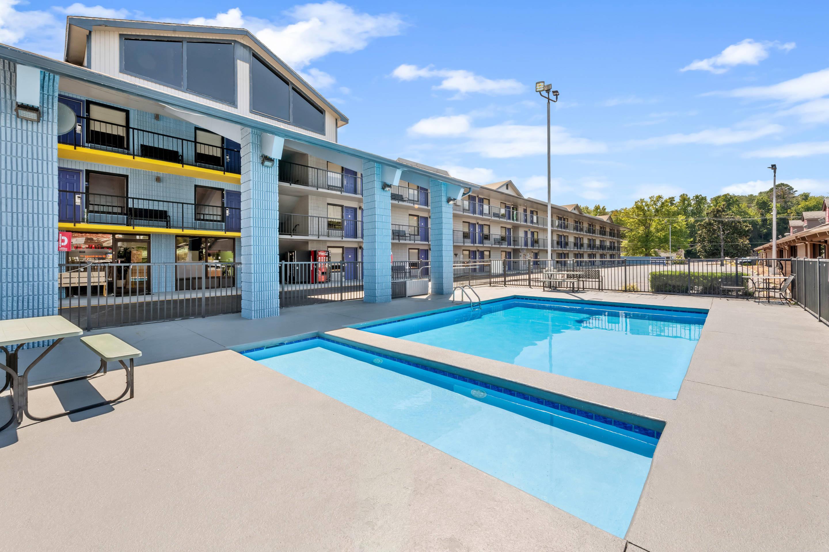Outdoor pool | Briarstone Inn