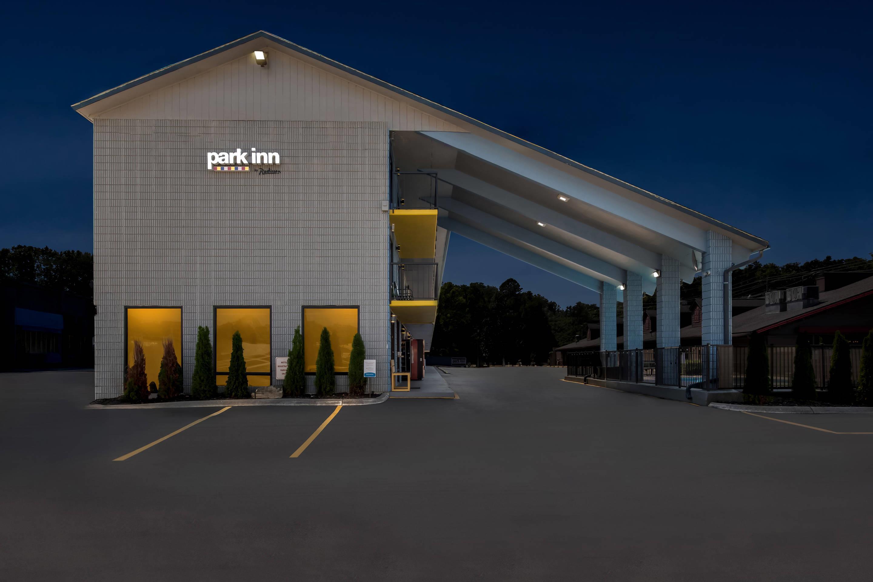 Hotel at night | Briarstone Inn