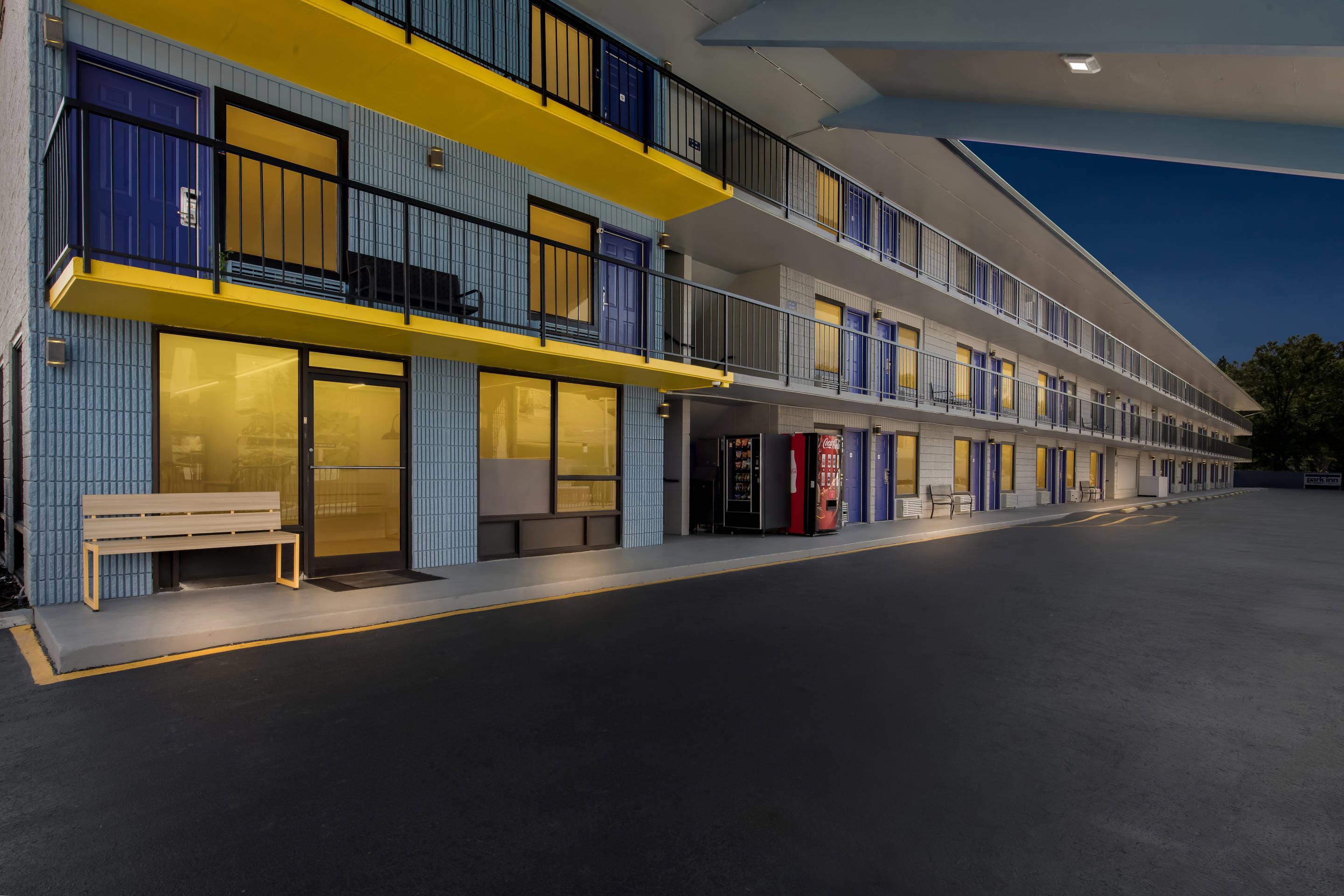 Hotel at night | Briarstone Inn