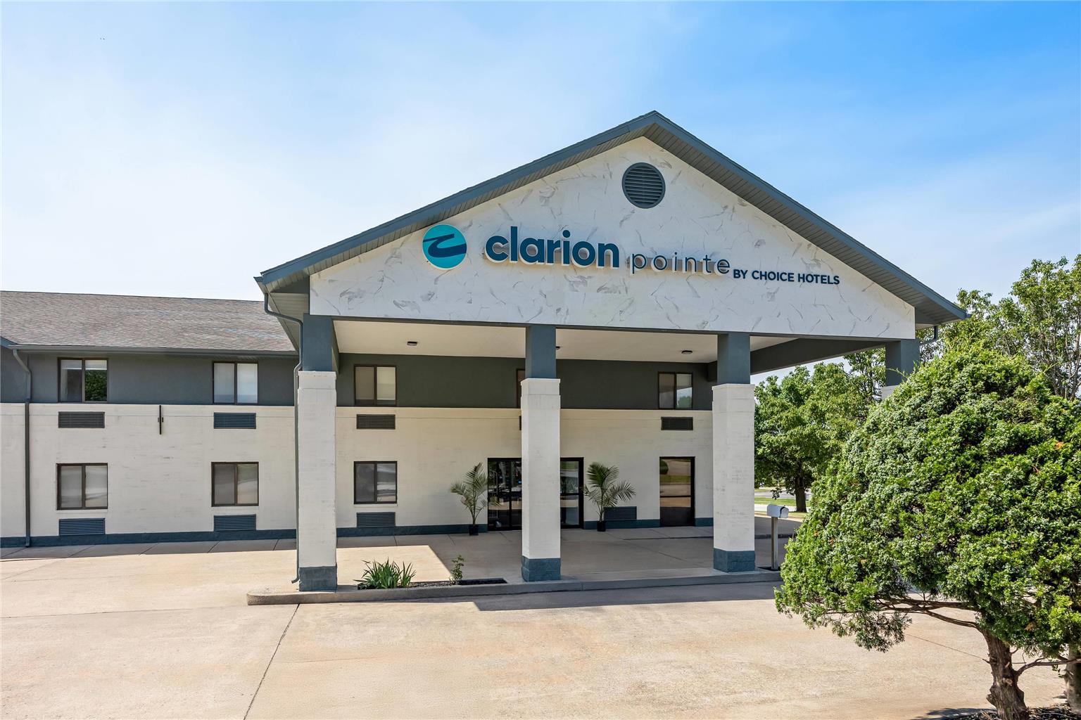 Clarion Pointe Springfield Southeast