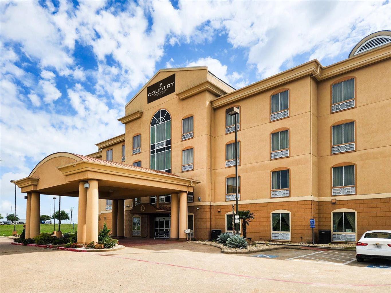 Holiday Inn Express Hotel & Suites