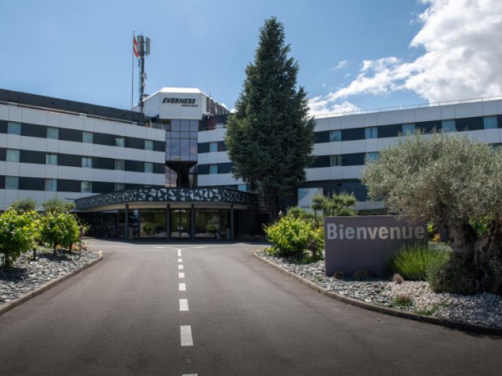 Everness Hotel & Resort