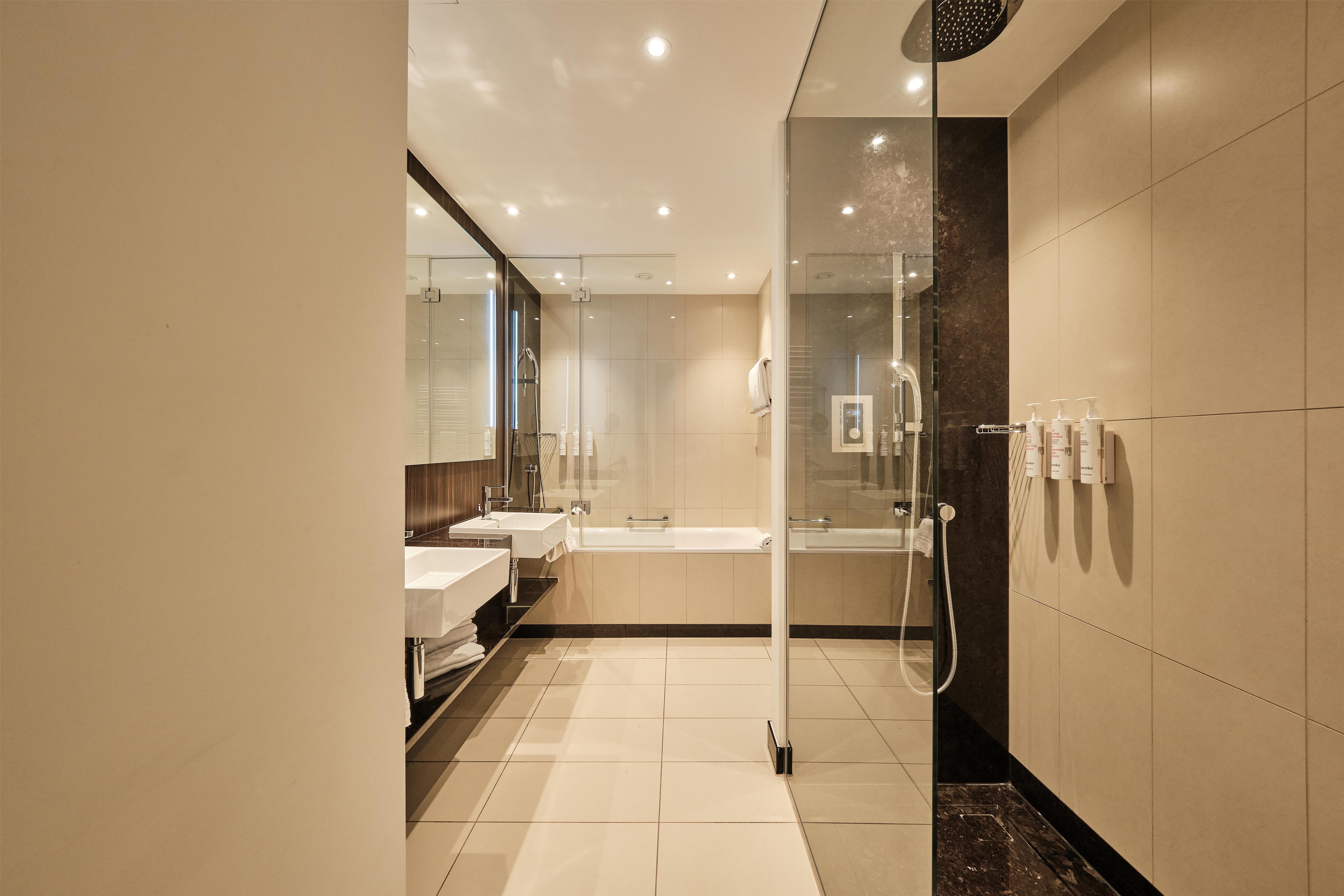 Radisson Blu Hotel, Bonn - Tap to explore photos