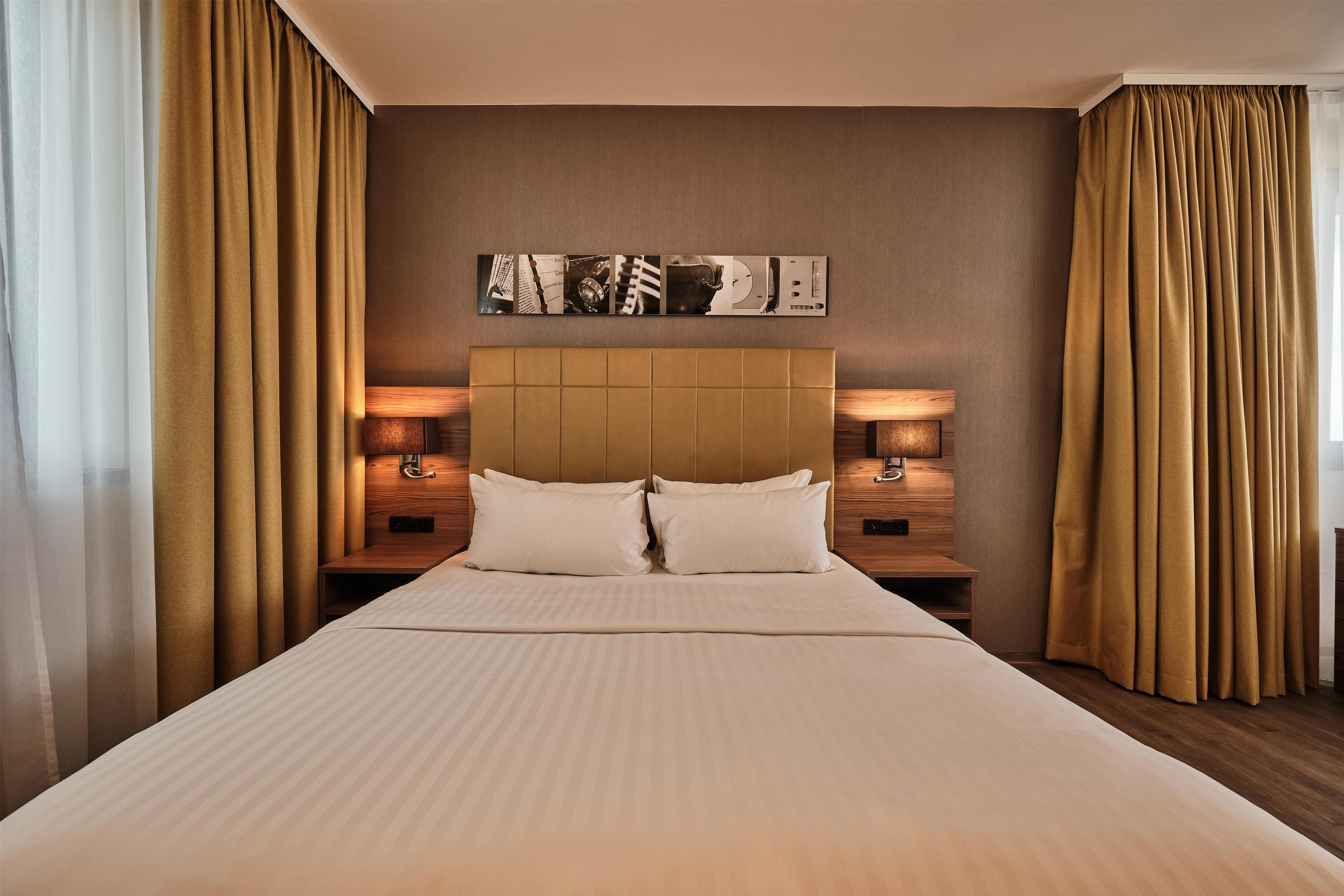 Radisson Blu Hotel Bonn - Tap to explore photos