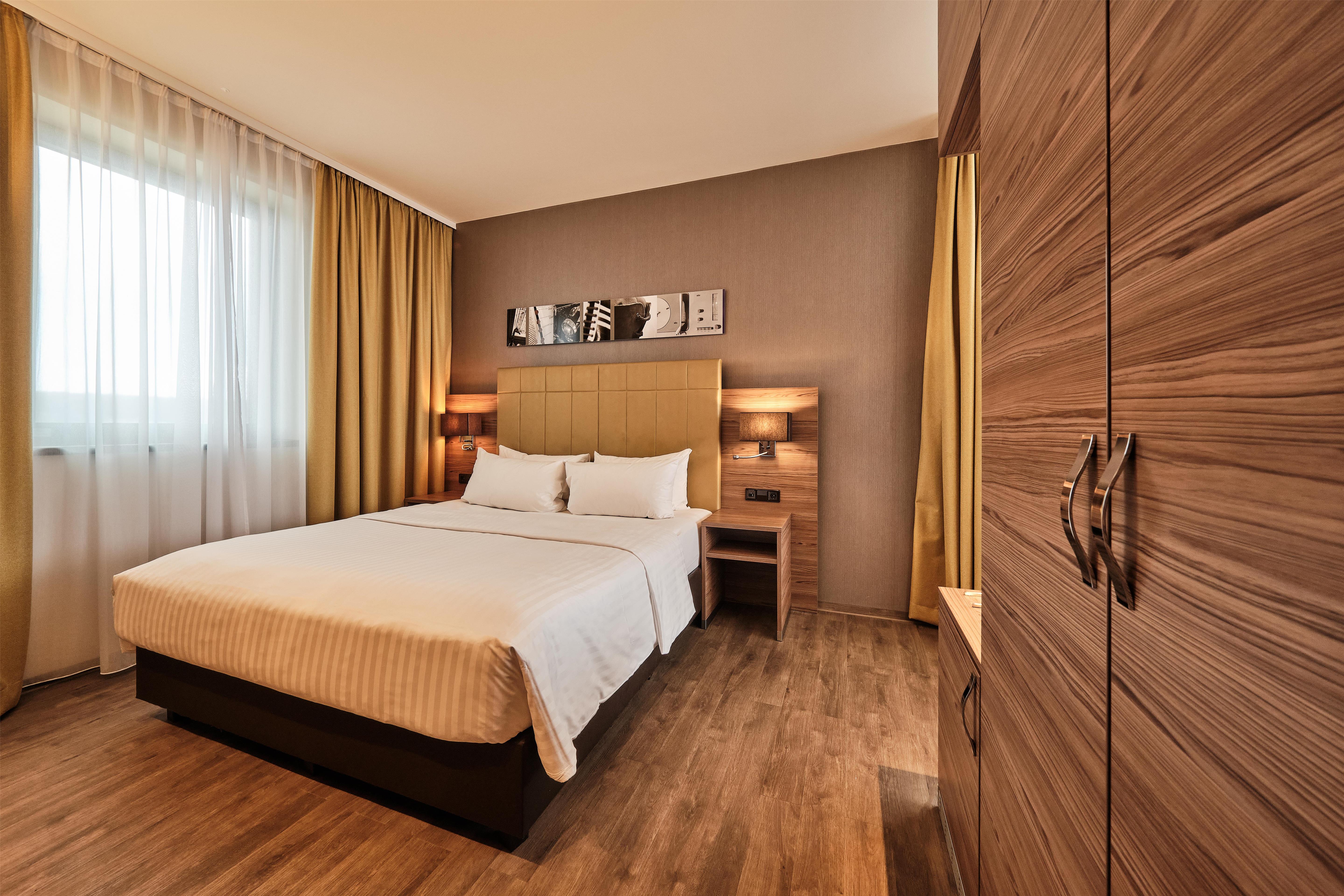 Radisson Blu Hotel, Bonn Room Type - Junior Suite with River View Radisson Blu Hotel, Bonn Room Type - Junior Suite with River View