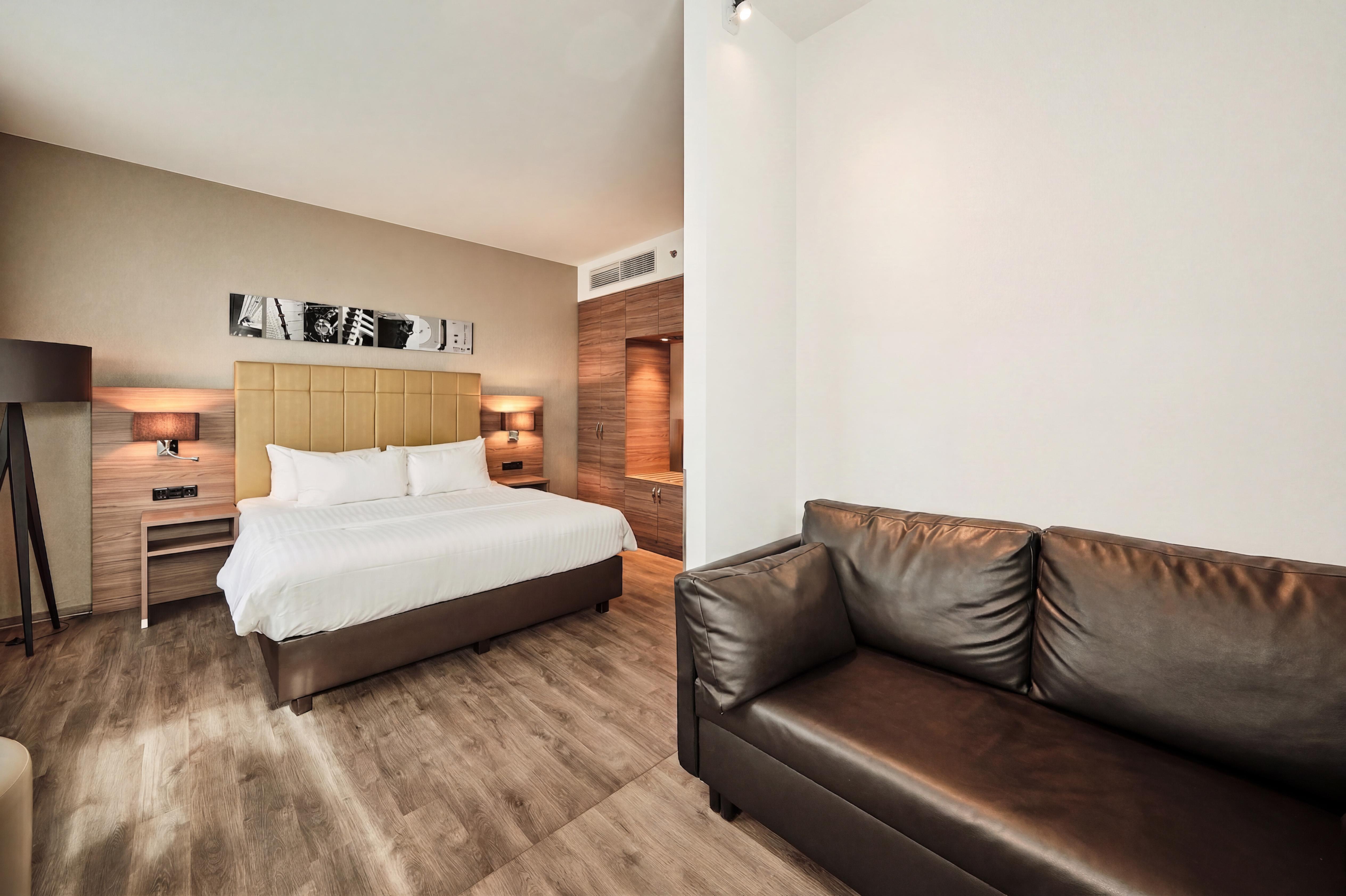 Radisson Blu Hotel Bonn Room Type - Junior Suite - City View