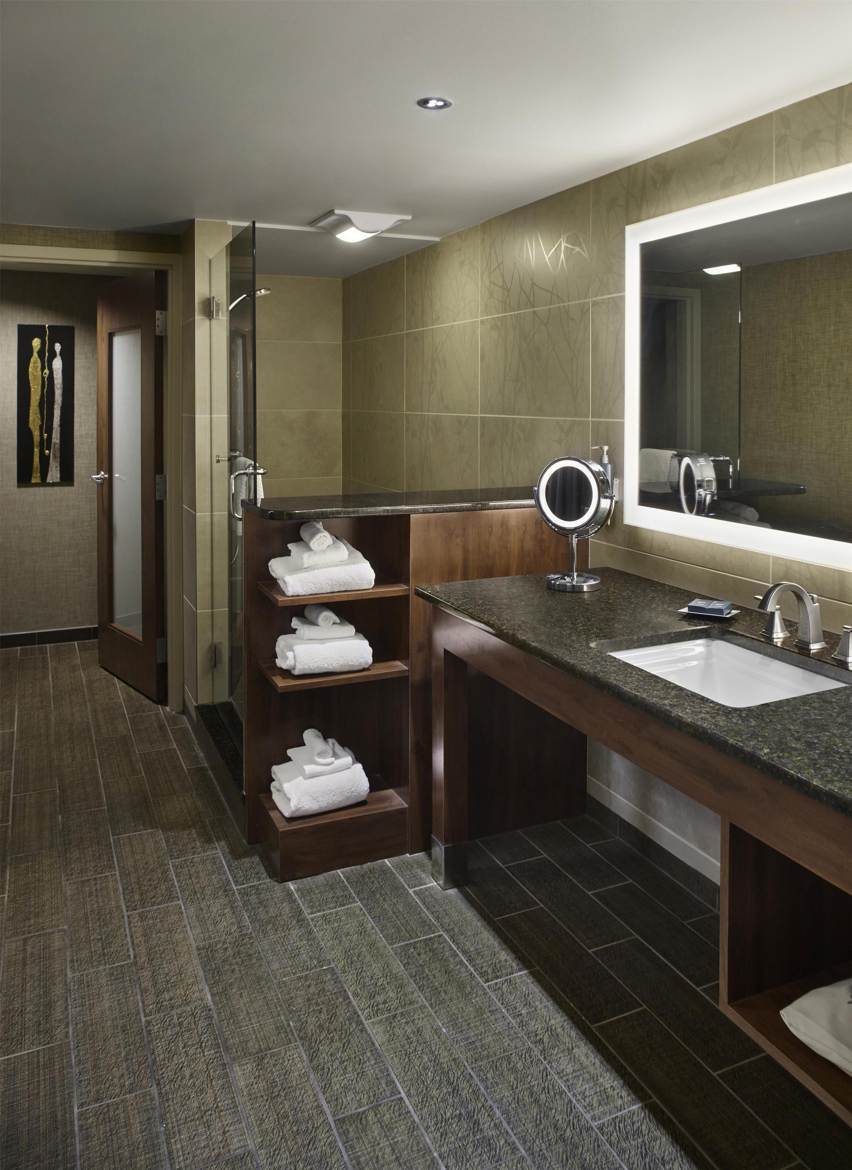 DoubleTree by Hilton Akron Fairlawn Room Type - 2 KING BEDS SUITE