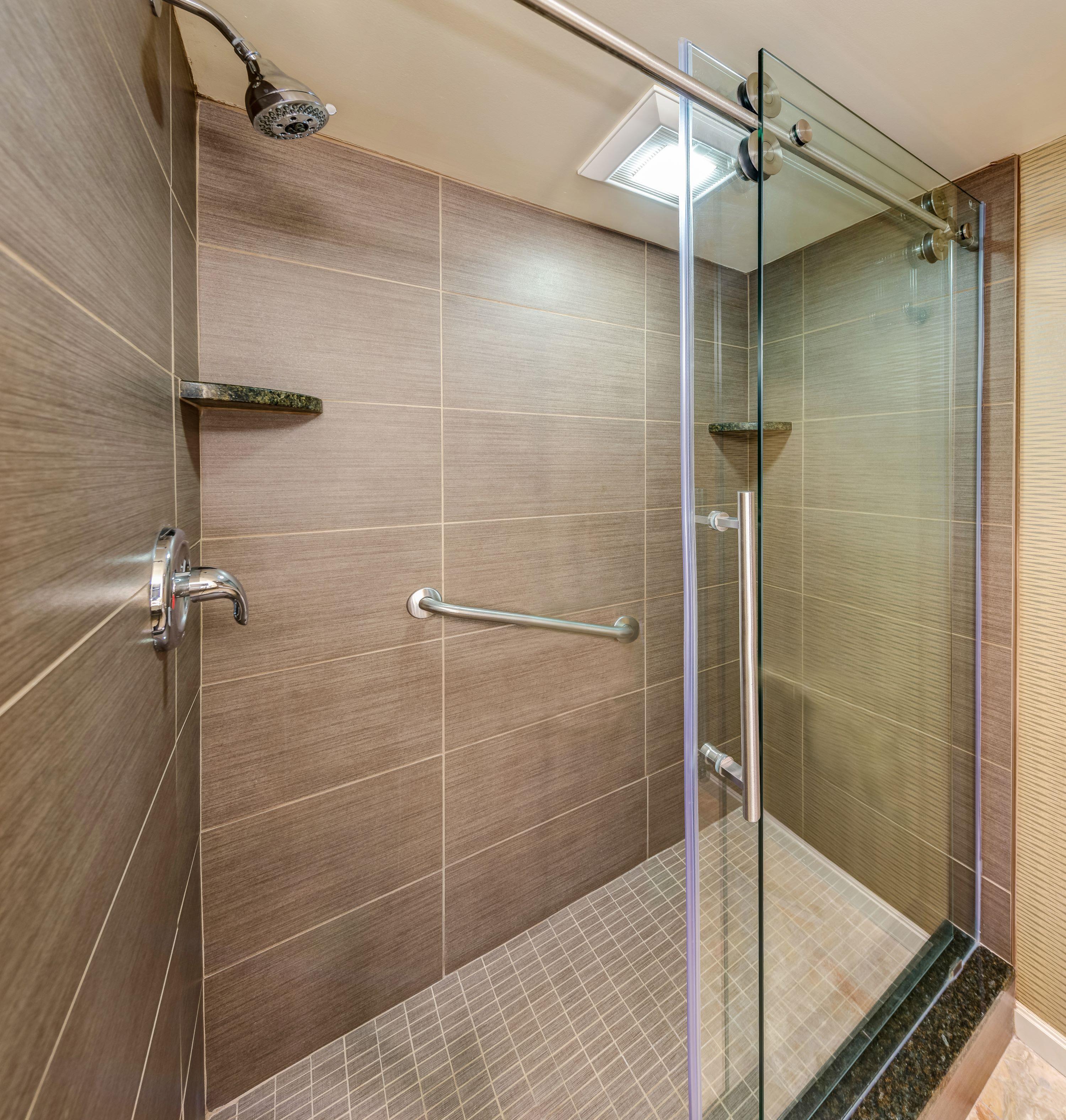 DoubleTree by Hilton Akron Fairlawn Room Type - 2 DOUBLE BEDS