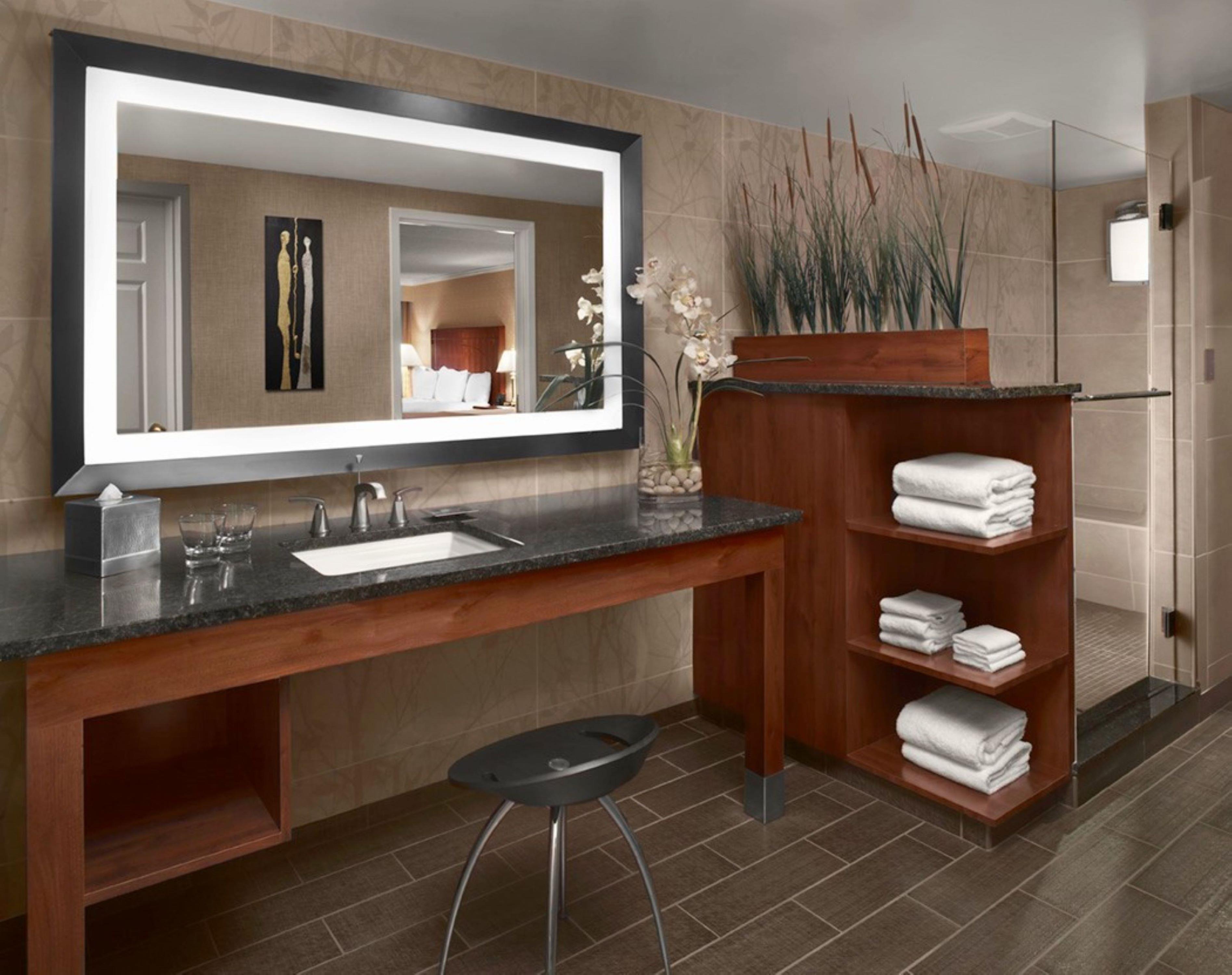 DoubleTree by Hilton Akron Fairlawn Room Type - 1 KING BED SUITE