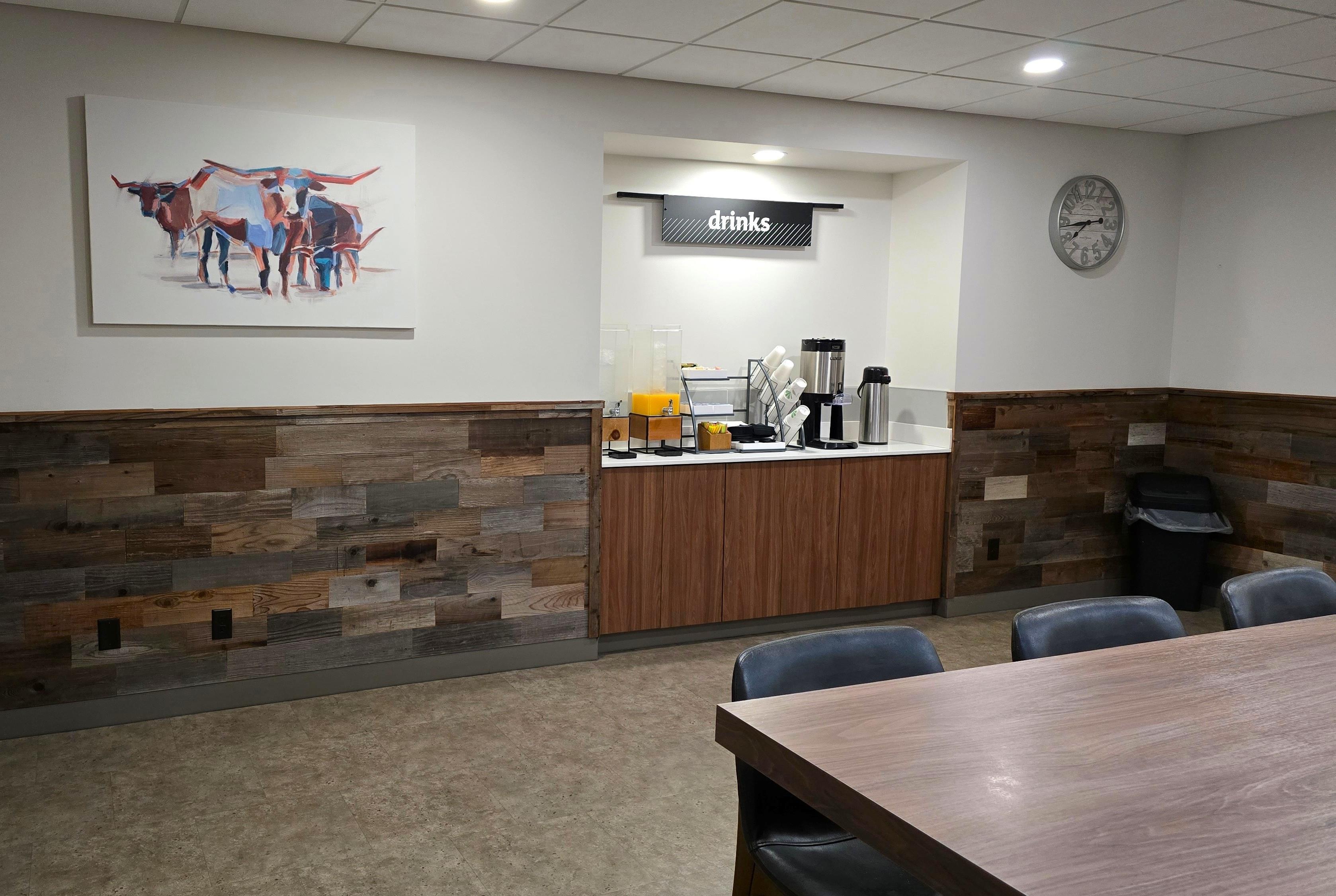 Breakfast Area | Alexandria Hotel & Conference Center