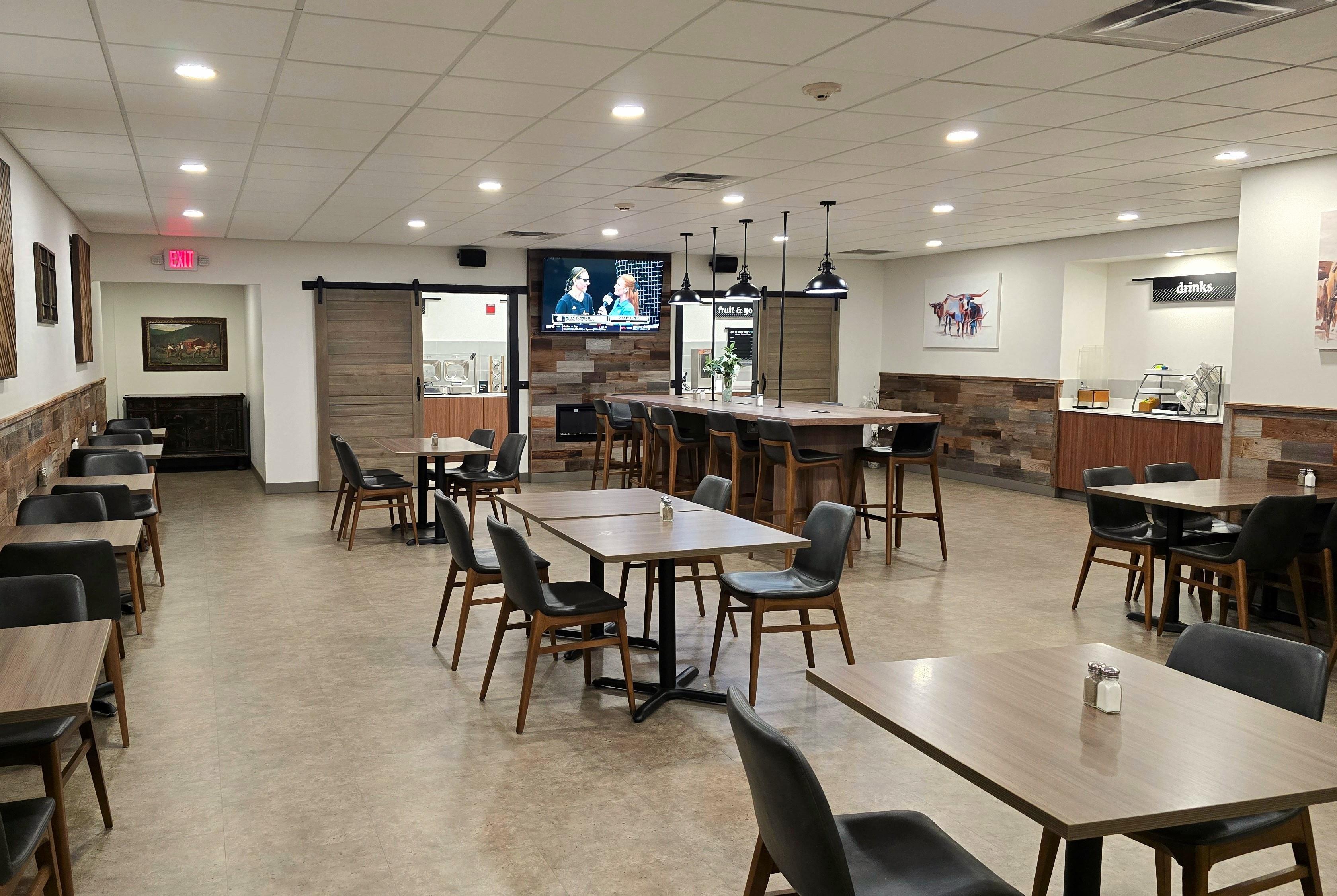 Breakfast Area | Alexandria Hotel & Conference Center