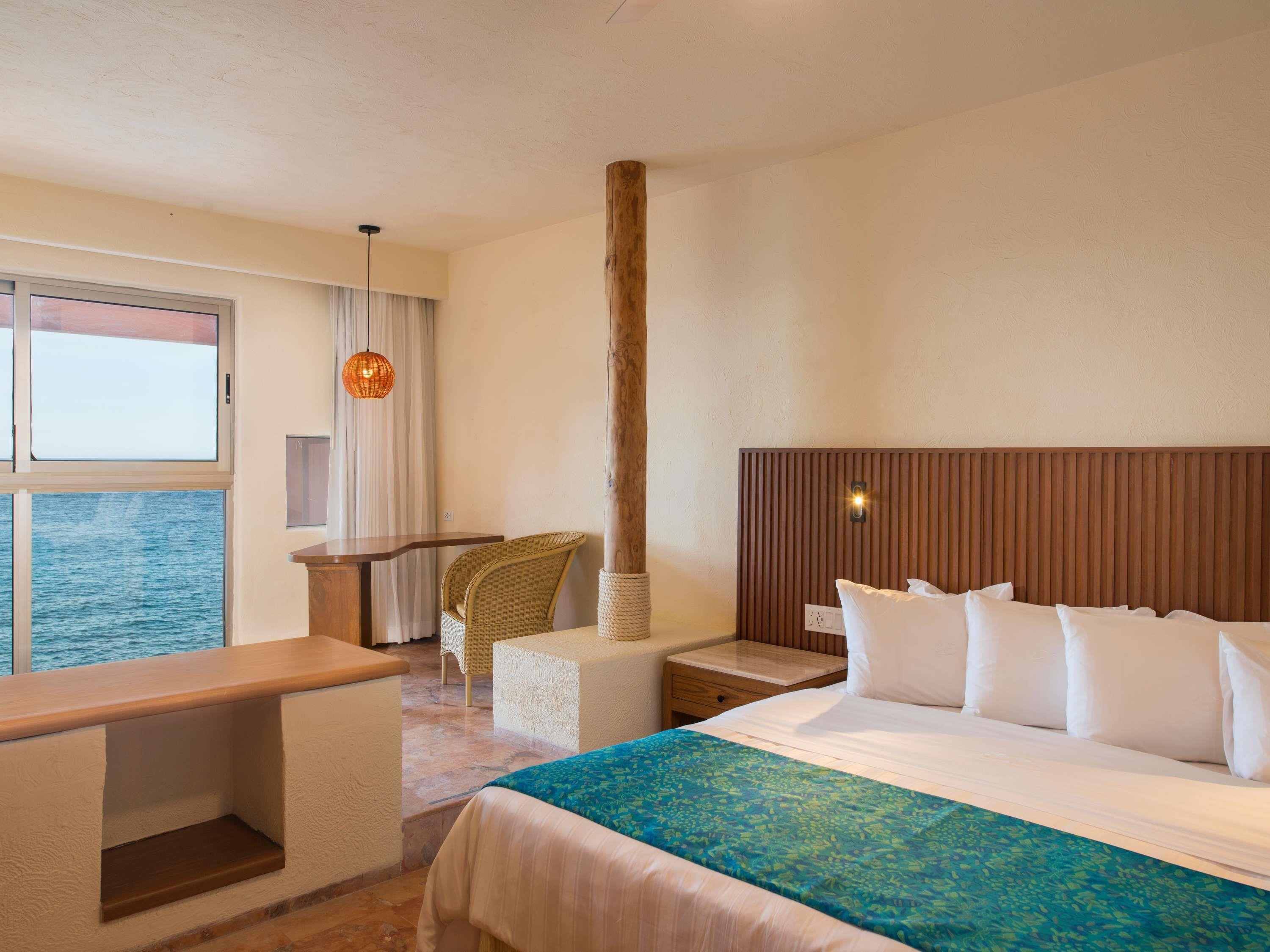 Club Regina Los Cabos Room Type - Deluxe suite, 2 king bedrooms, 3 baths, living , kitchen, jacuzzi, terrace, ocean front view Club Regina Los Cabos Room Type - Deluxe suite, 2 king bedrooms, 3 baths, living , kitchen, jacuzzi, terrace, ocean front view