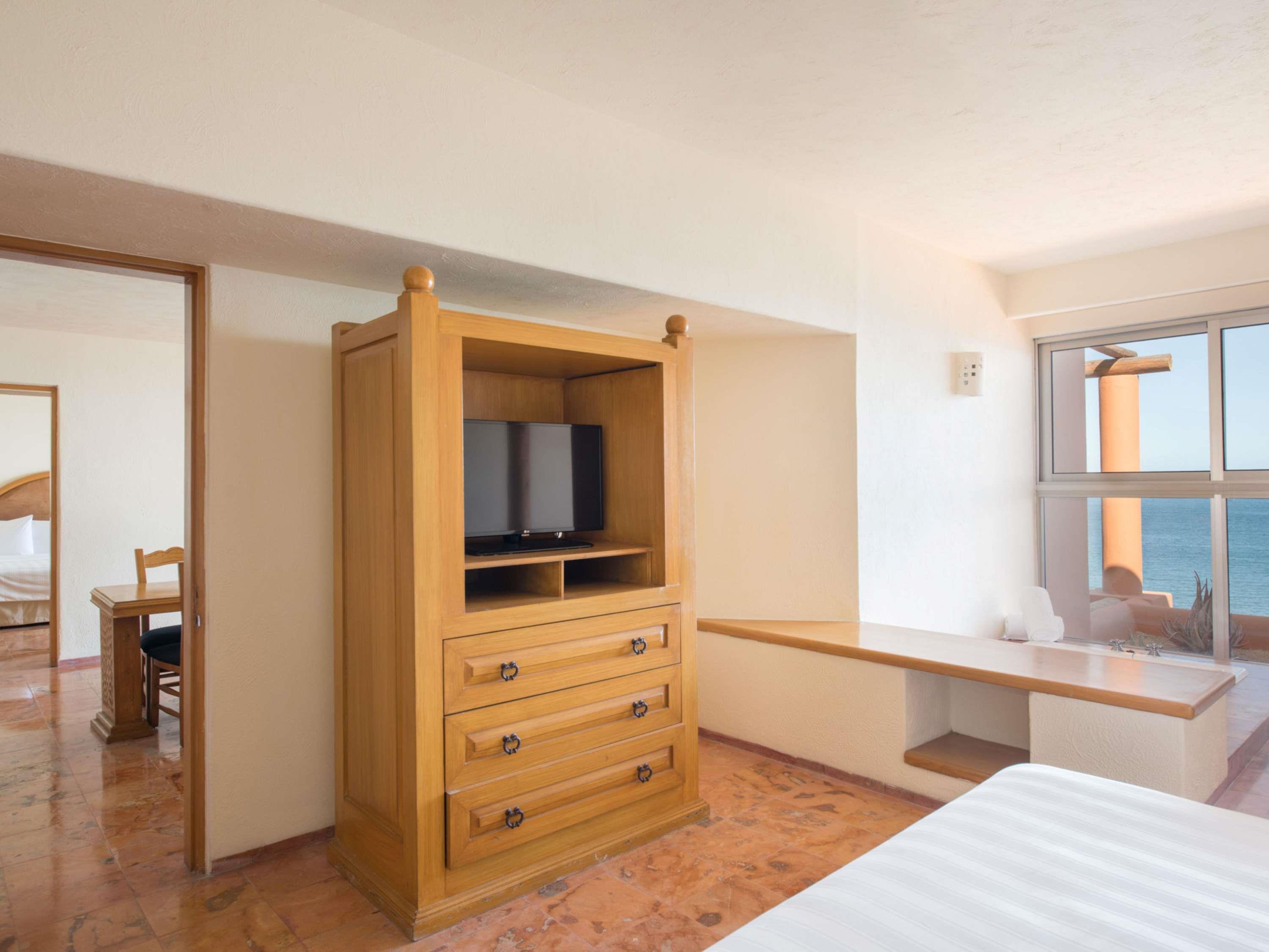 Club Regina Los Cabos Room Type - Accessible deluxe suite,2 king bdrms,3 baths, living, kitchen, jacuzzi, terrace, ocean fr view Club Regina Los Cabos Room Type - Accessible deluxe suite,2 king bdrms,3 baths, living, kitchen, jacuzzi, terrace, ocean fr view