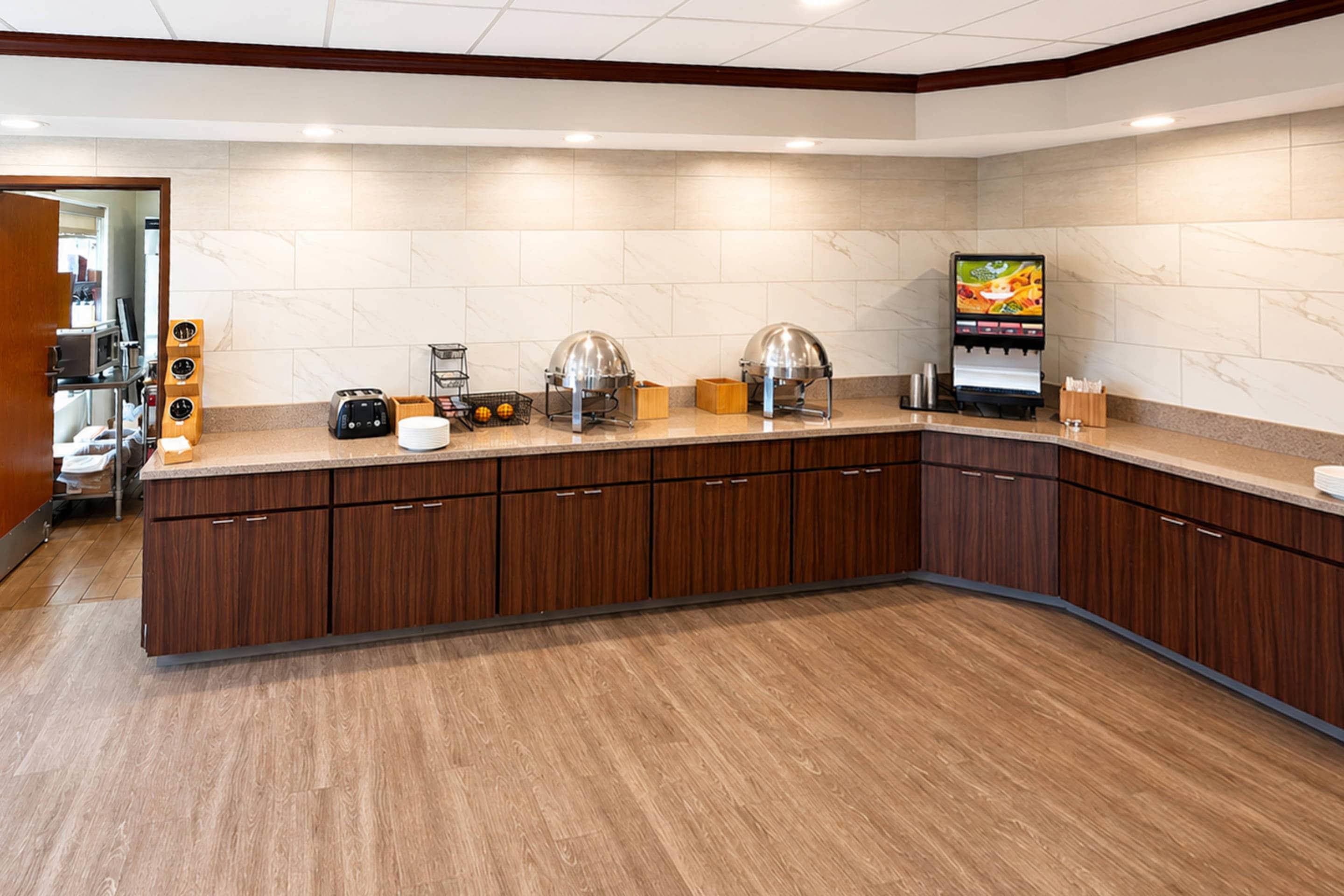 Breakfast area | Comfort Inn & Suites Idaho Falls Airport