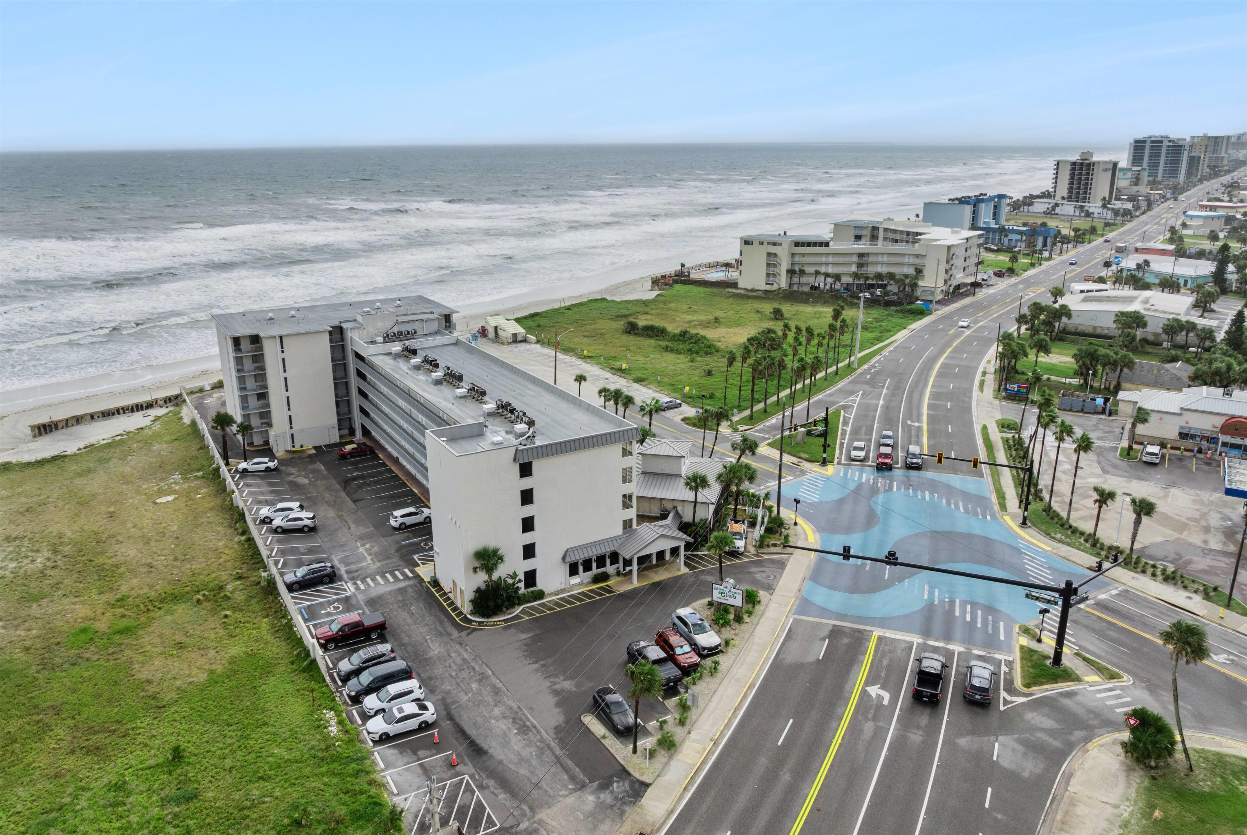 Exterior | Howard Johnson by Wyndham Oceanfront Daytona Beach