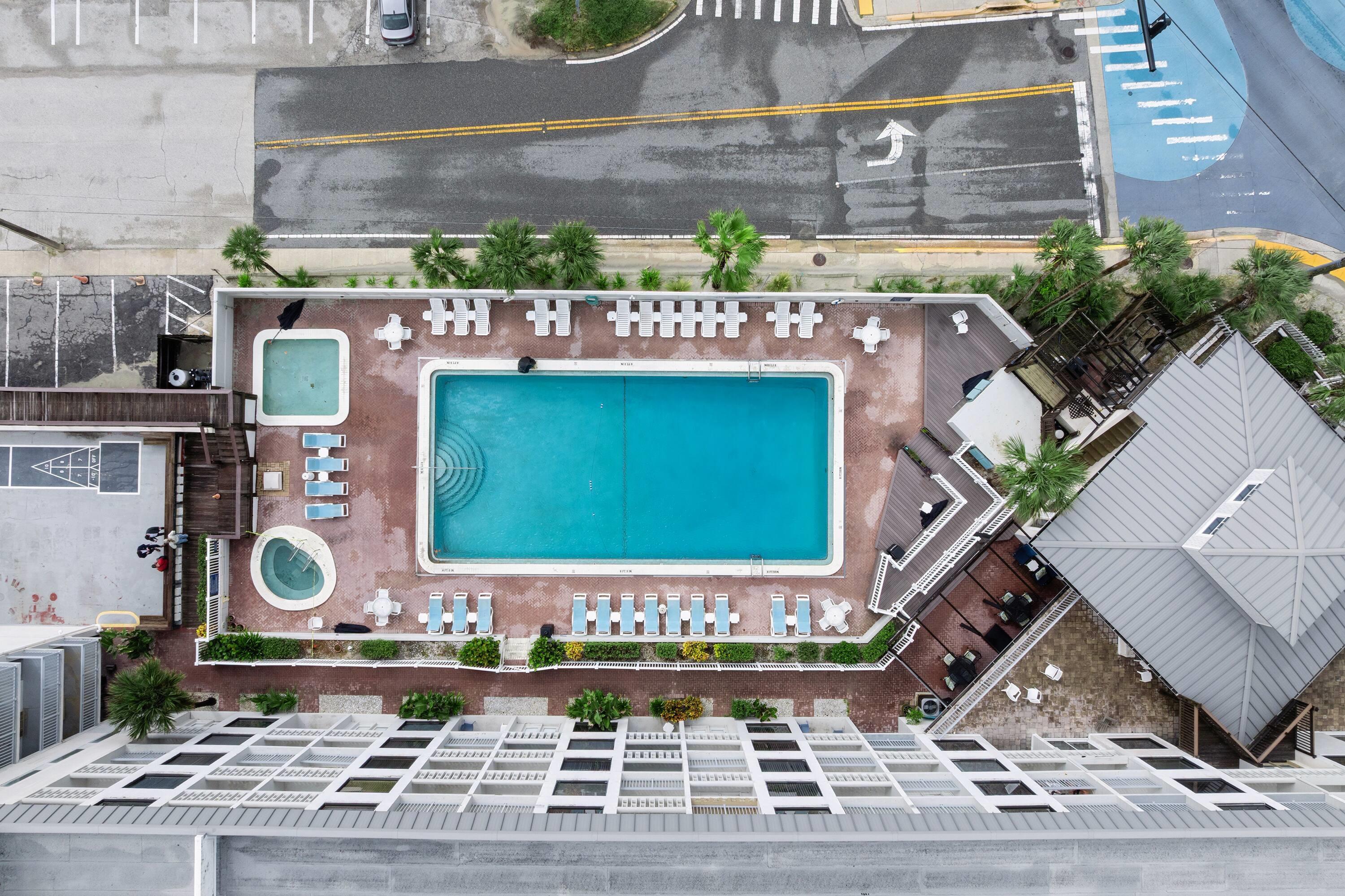 Pool | Howard Johnson by Wyndham Oceanfront Daytona Beach