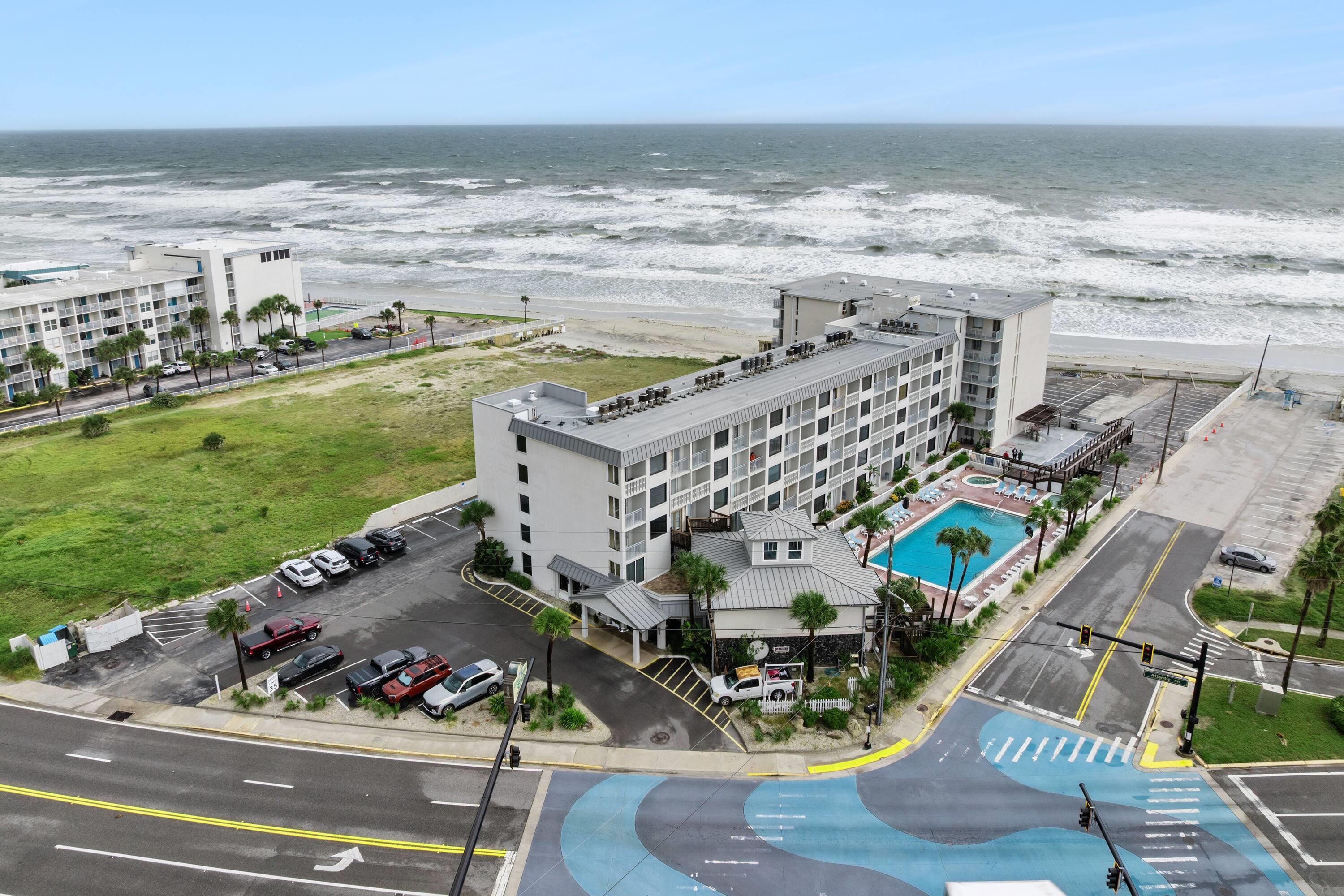Exterior | Howard Johnson by Wyndham Oceanfront Daytona Beach