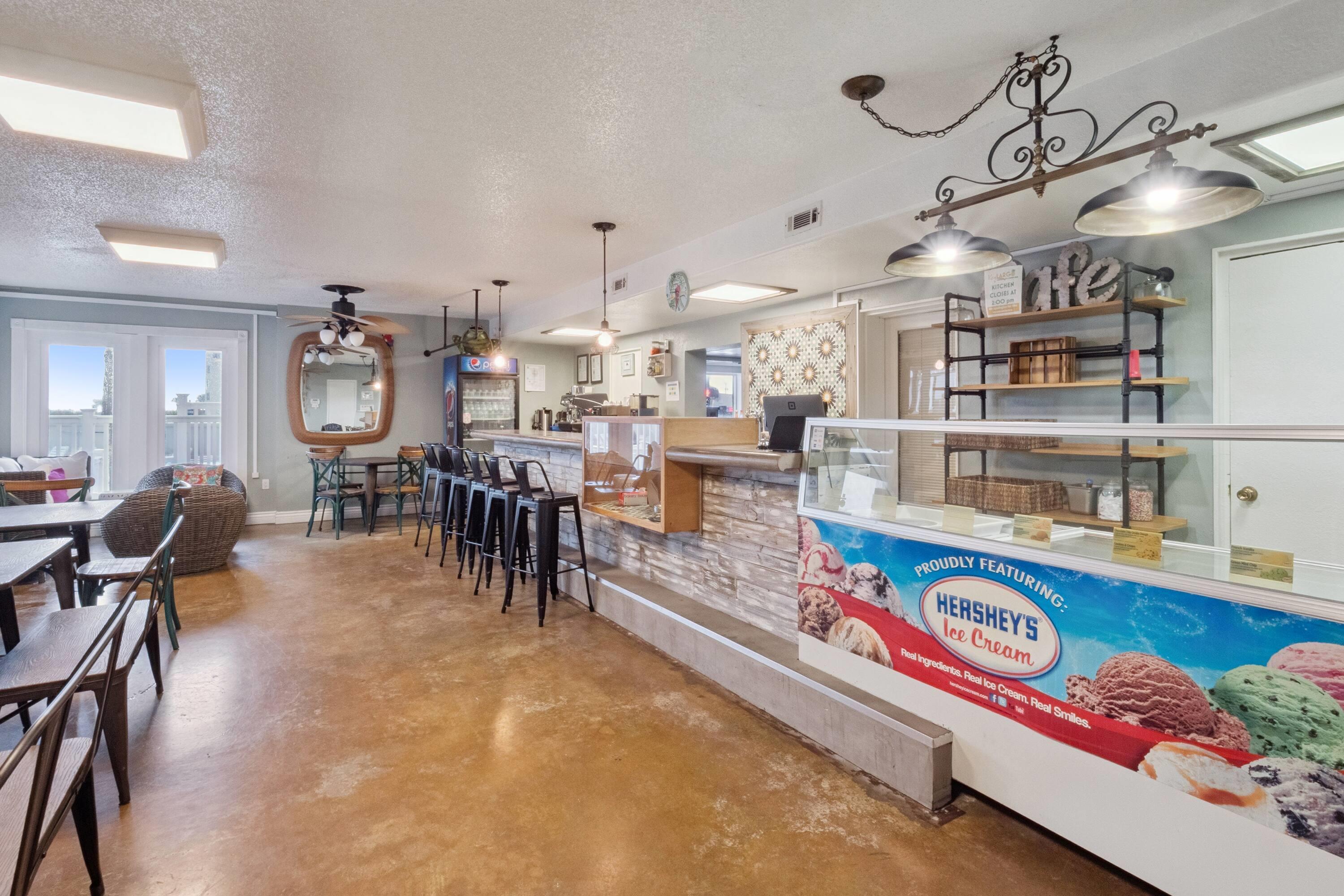 Restaurant | Howard Johnson by Wyndham Oceanfront Daytona Beach