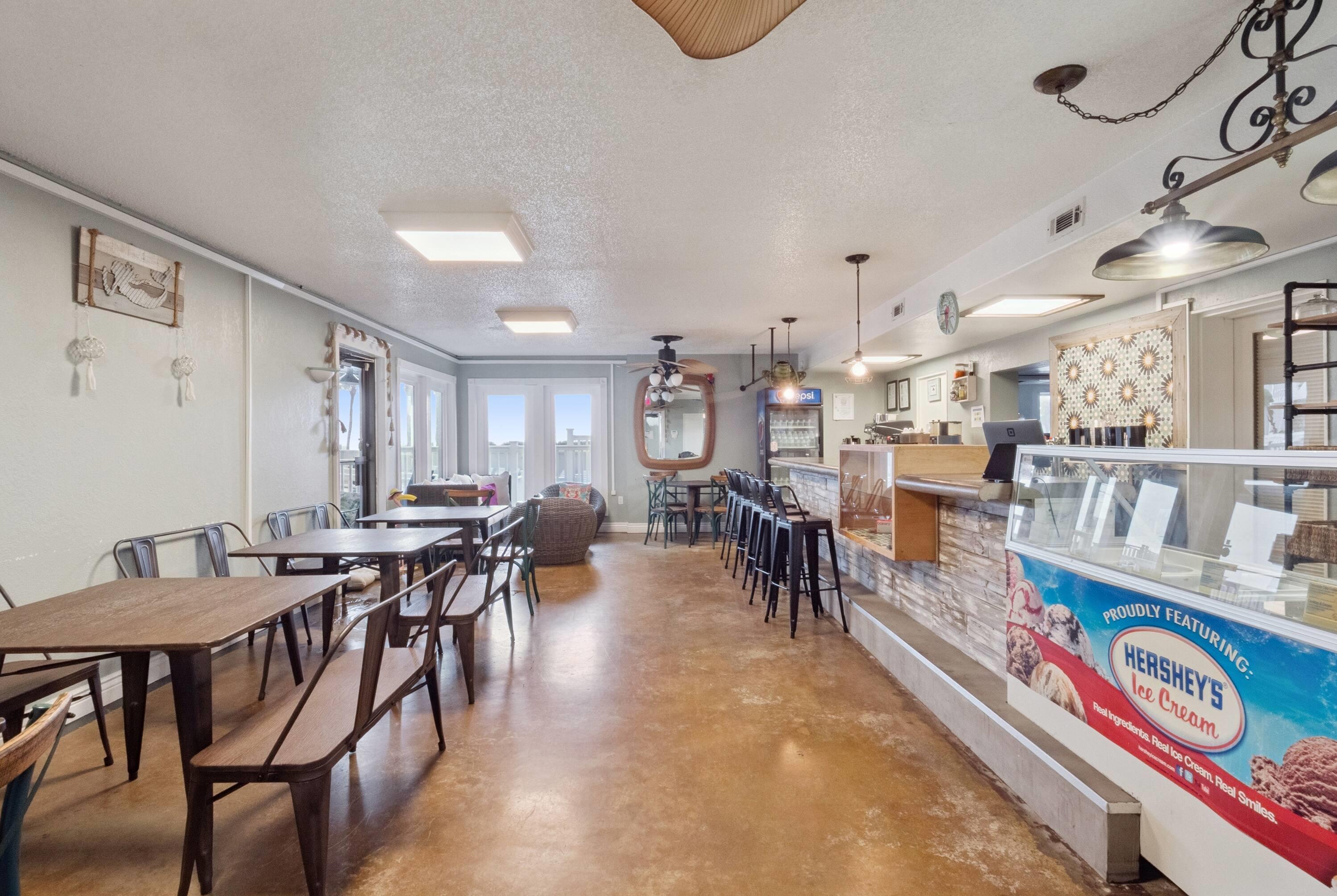 Restaurant | Howard Johnson by Wyndham Oceanfront Daytona Beach