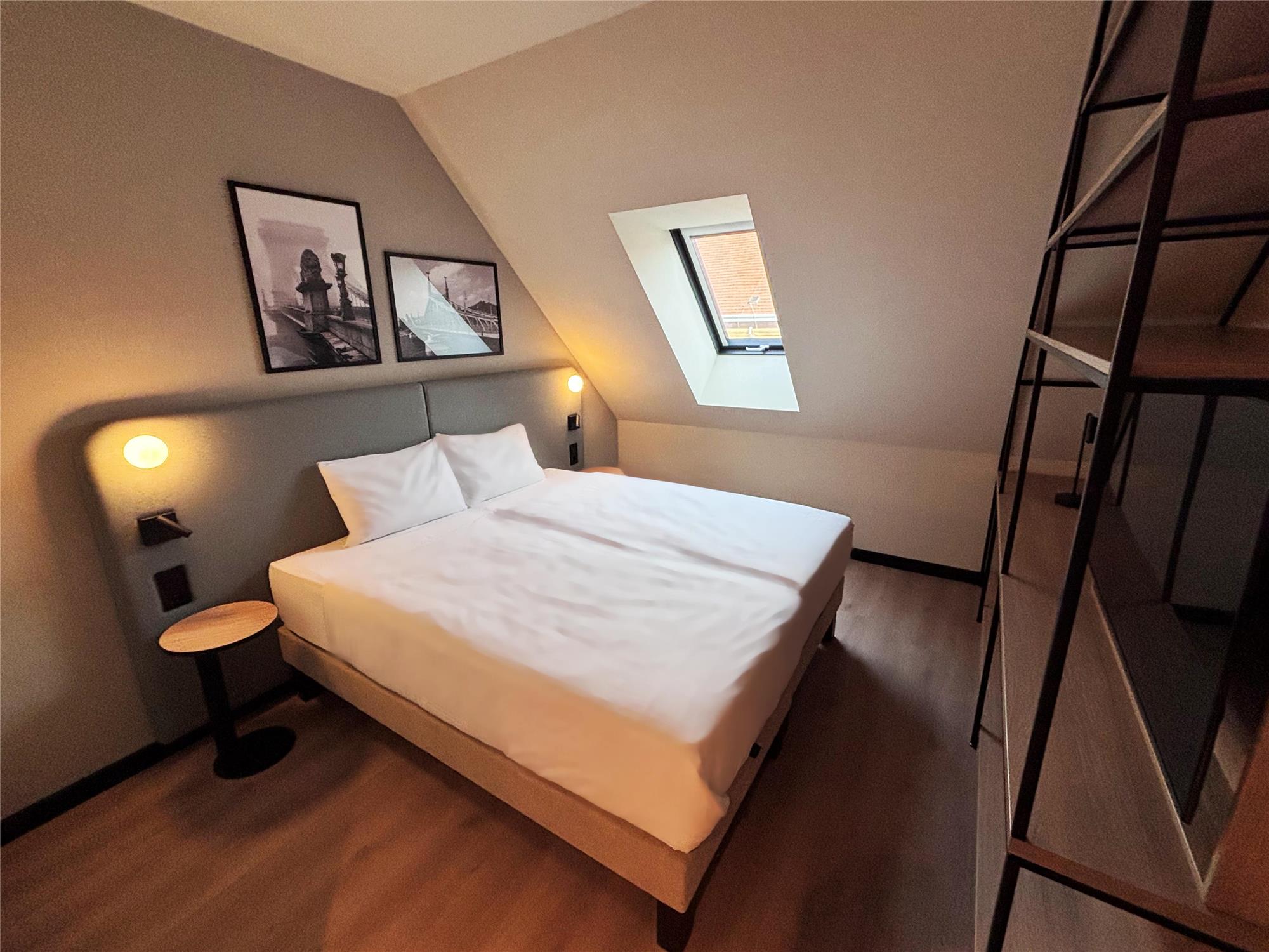 Suite bedroom