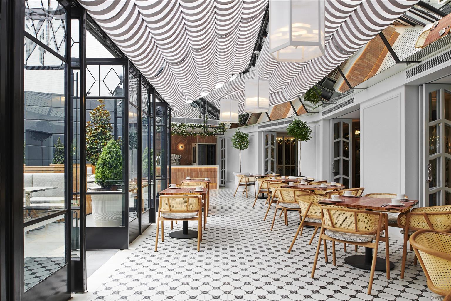 Royce Hotel
