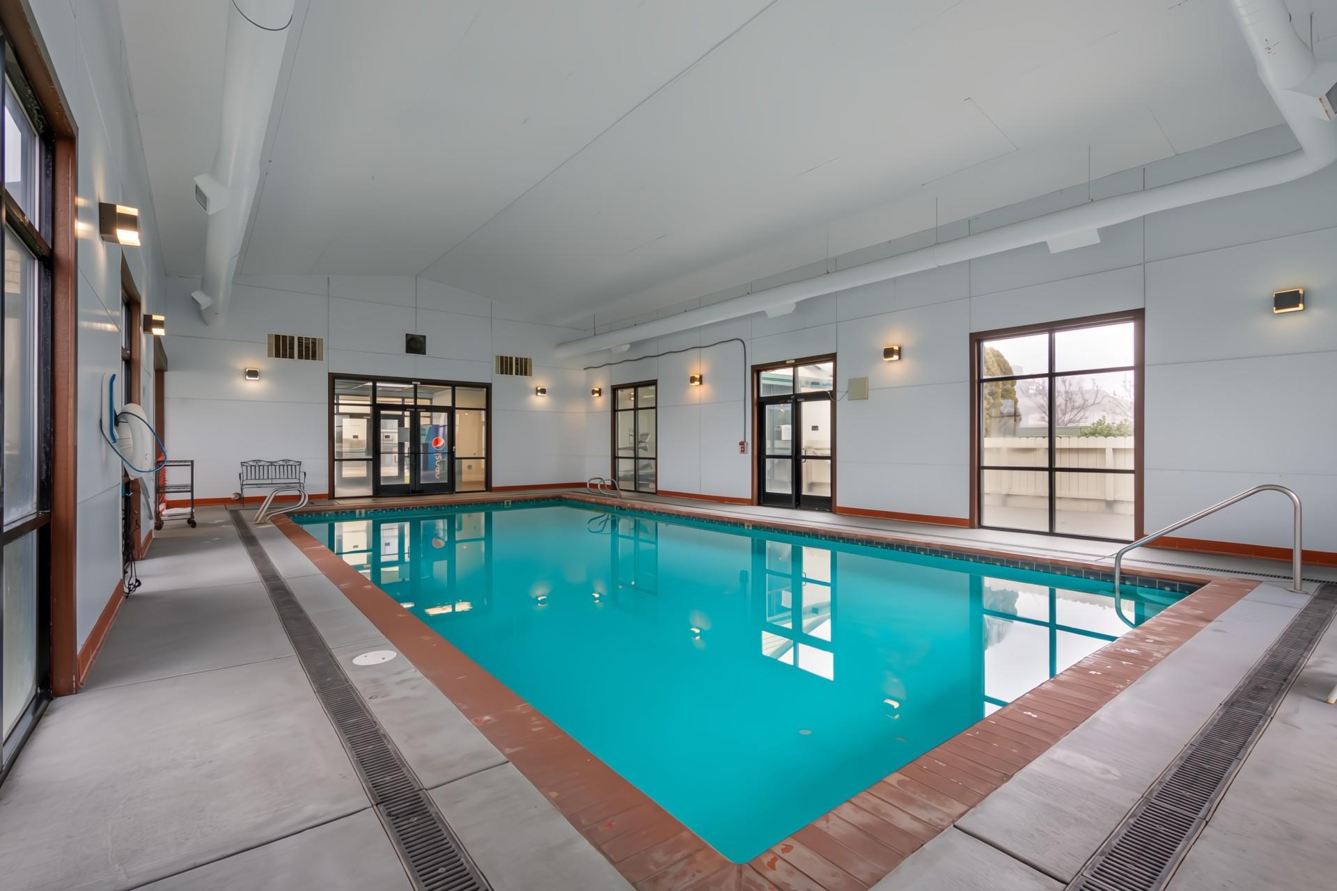 pool | Red Lion Hotel Rogue Regency Medford Airport