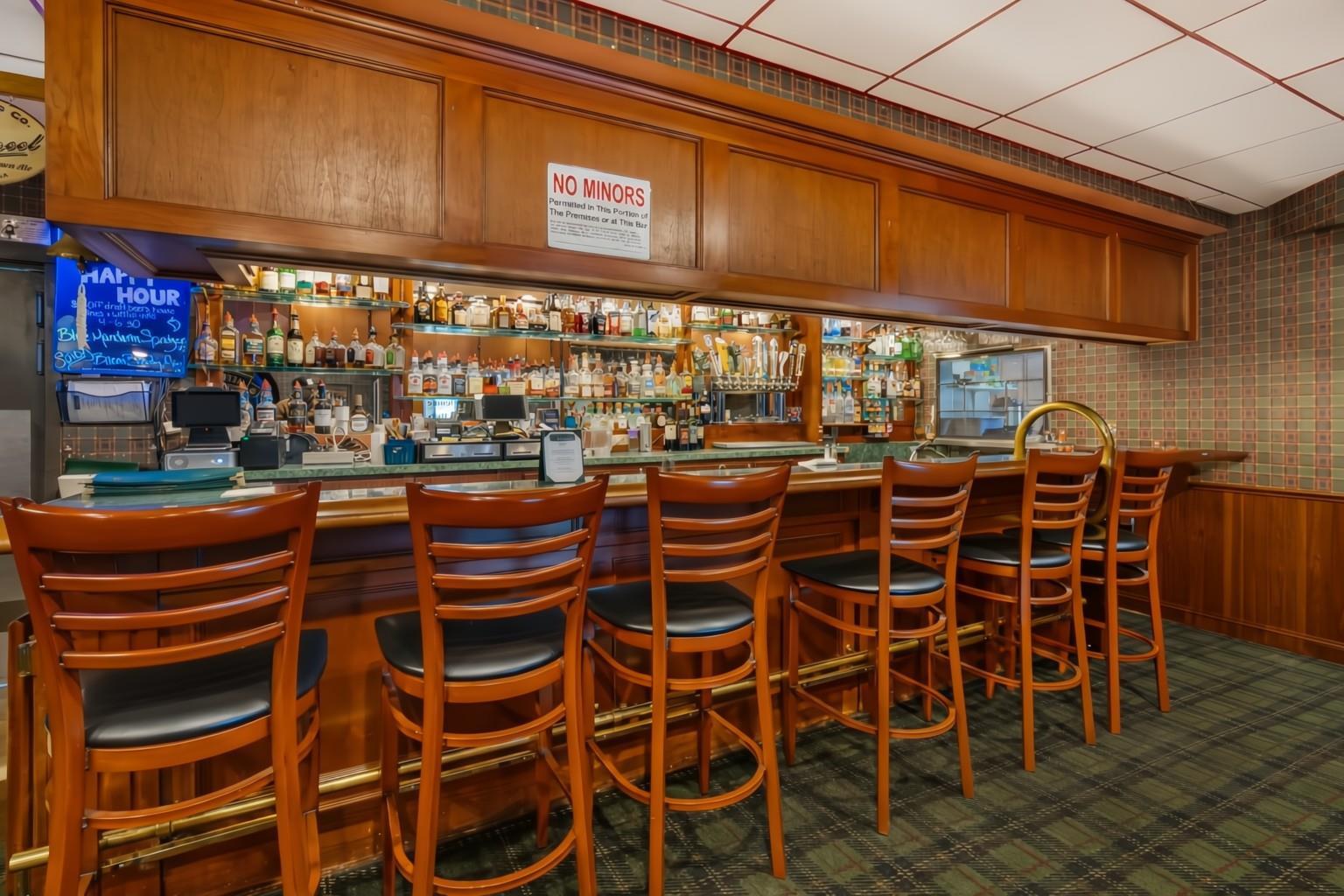 Restaurant and Bar | Red Lion Hotel Rogue Regency Medford Airport