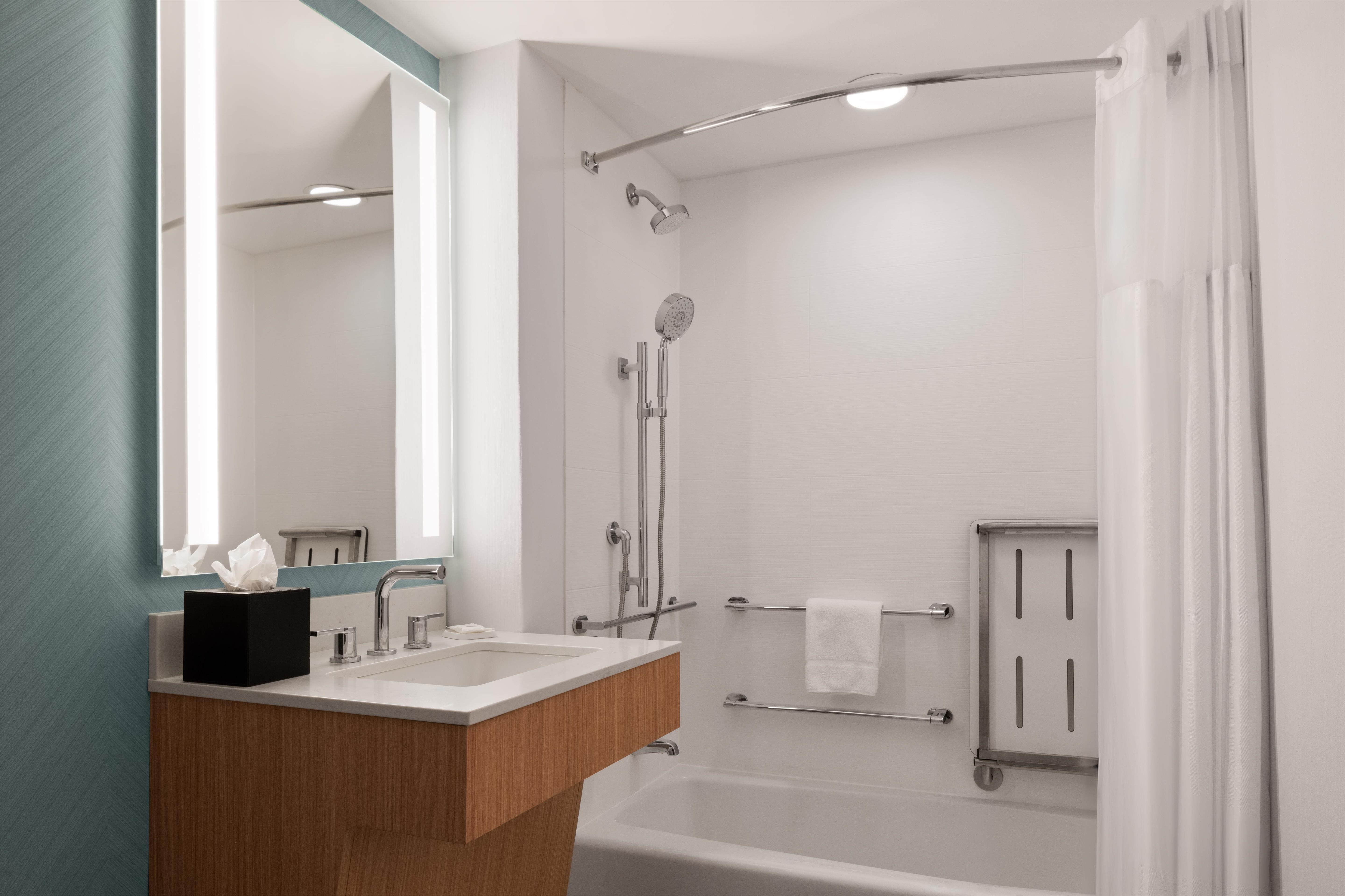 Hilton Providence Room Type - 1KNG MOB HEARING ACC W TUB