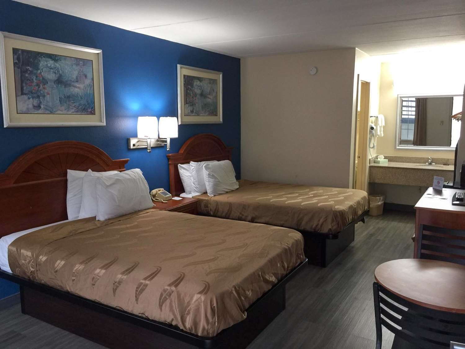 2 Double Beds Non-Smoking image